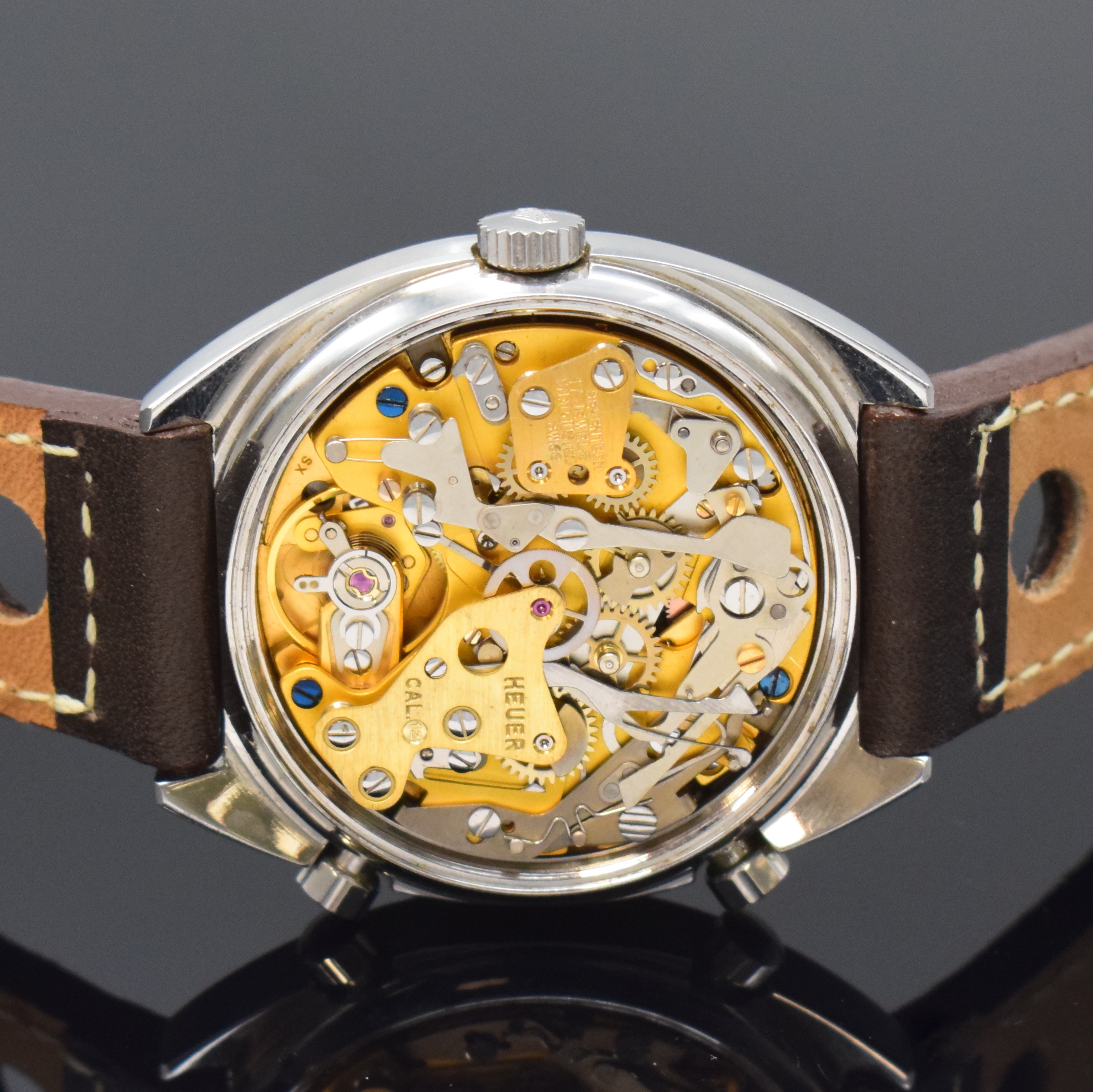 Detail e: HEUER Carrera Herrenchronograph in Stahl Referenz 110.253, Schweiz um 1975, Automatik, Boden verschr., silb. Zifferbl. m. aufgel. Std.-Ind., ...