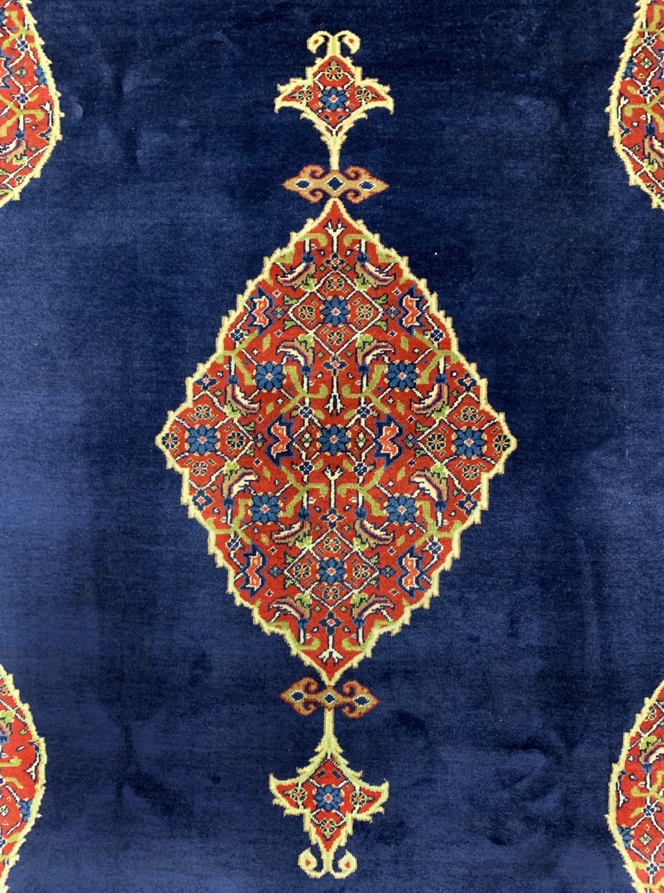 Detail b: Wiss, Persien, Mitte 20.Jhd, Wolle auf Baumwolle, ca. 330 x 233 cm, EHZ: 2