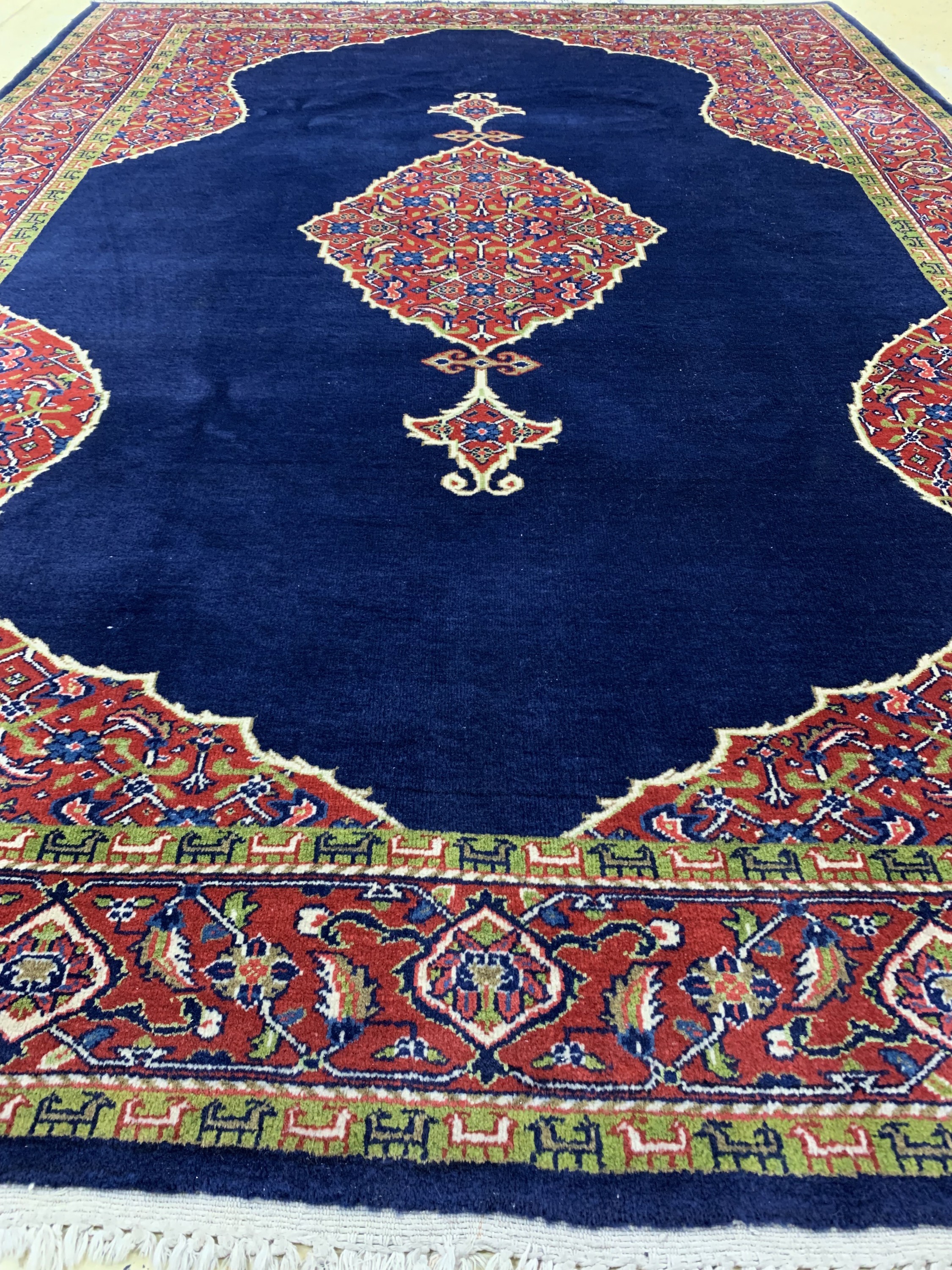 Detail c: Wiss, Persien, Mitte 20.Jhd, Wolle auf Baumwolle, ca. 330 x 233 cm, EHZ: 2