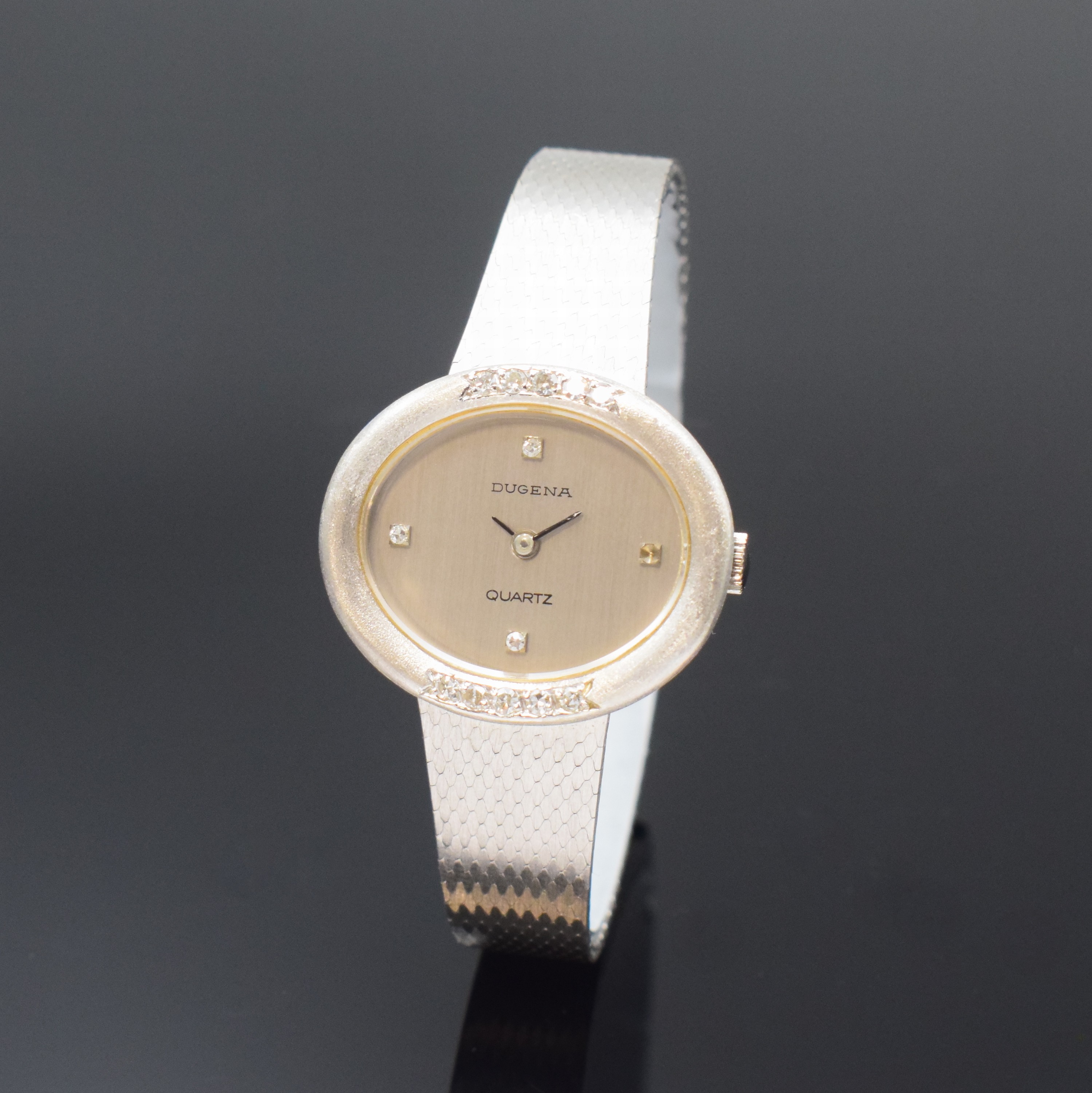 DUGENA Damenarmbanduhr in WG 585/000 mit Diamanten, Schweiz um 1980, quarz, Boden aufgedr., Lünette teils mit Diamanten bes., silb. Zifferbl. m. ...