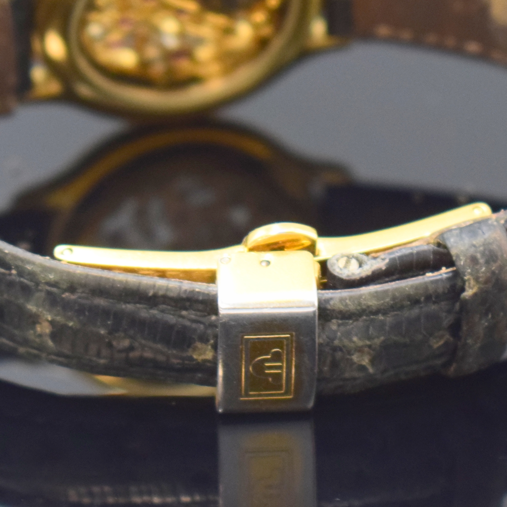 Detail b: MAURICE LACROIX Skelettierte Armbanduhr, Schweiz um 1990, Handaufzug, verg. Geh. beids. vergl., Boden aufgedr., Lederband m. verg. dopp. Faltschl., ...