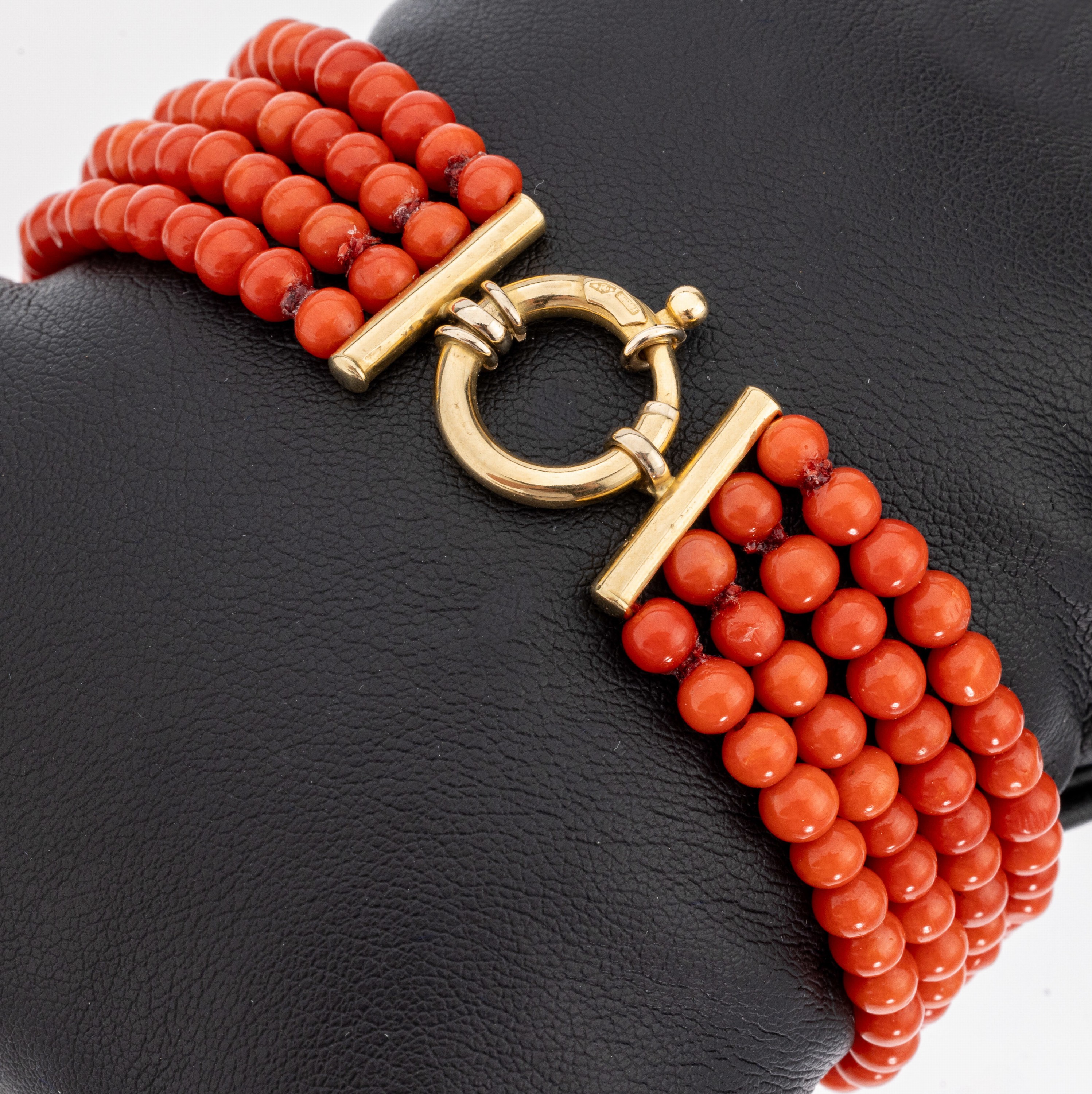 18 kt Gold Korallen-Armband, GG 750/000, Korallen D. ca. 4.4-4.8 mm, schöne Farbe, gr. Federringschliesse, L. ca. 20 cm, Versand nur innerhalb der ...