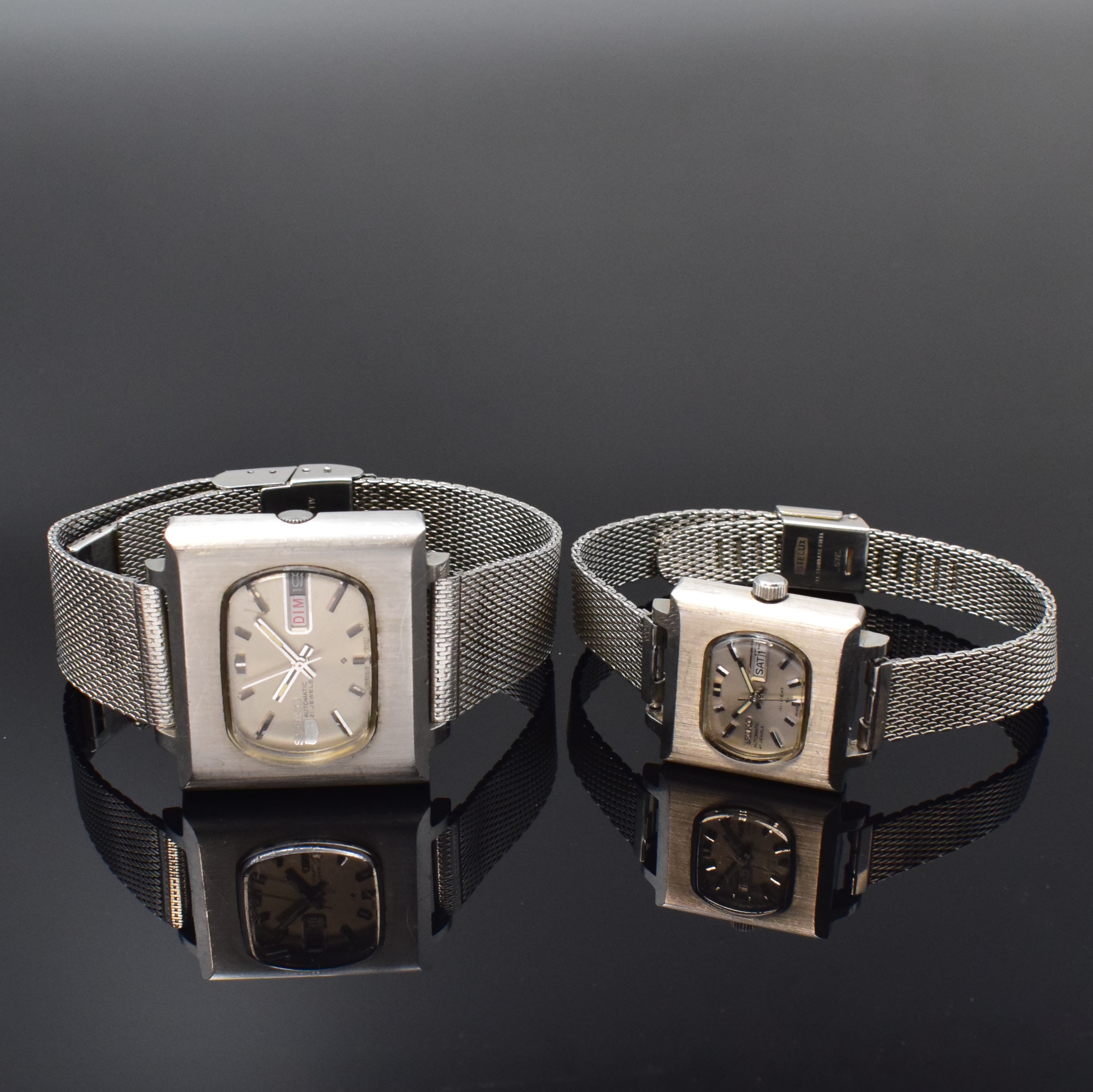 SEIKO 5 Herrenarmbanduhr und Hi-Beat Damenarmbanduhr in Stahl, Japan um 1975, Automatik, Böden verschr., orig. Stahlbänder (1x m. Faltschl.), silb. ...
