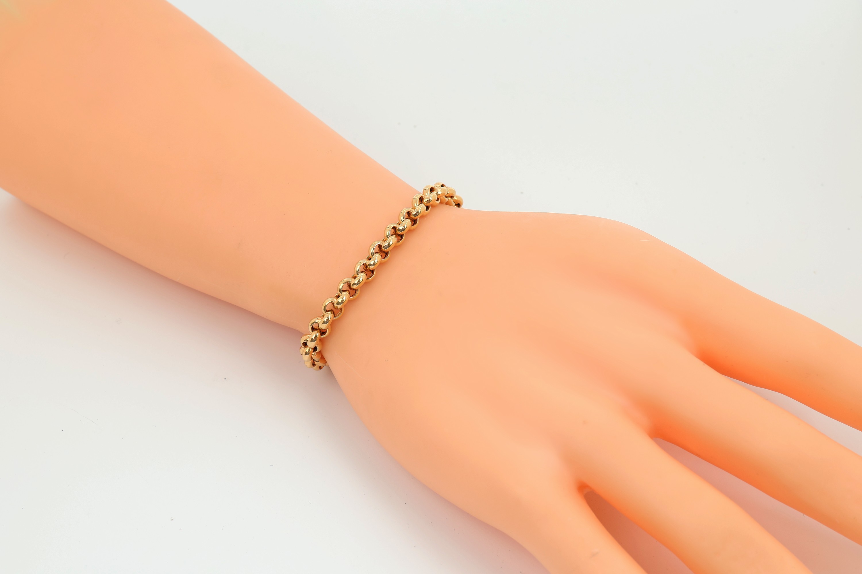 Detail a: 14 kt Gold Saphir-Armband, GG 585/000, Erbskette, Zierelement mit 2 kl. Saphircabochons, L. ca. 18.5 cm, ca. 14.2 g