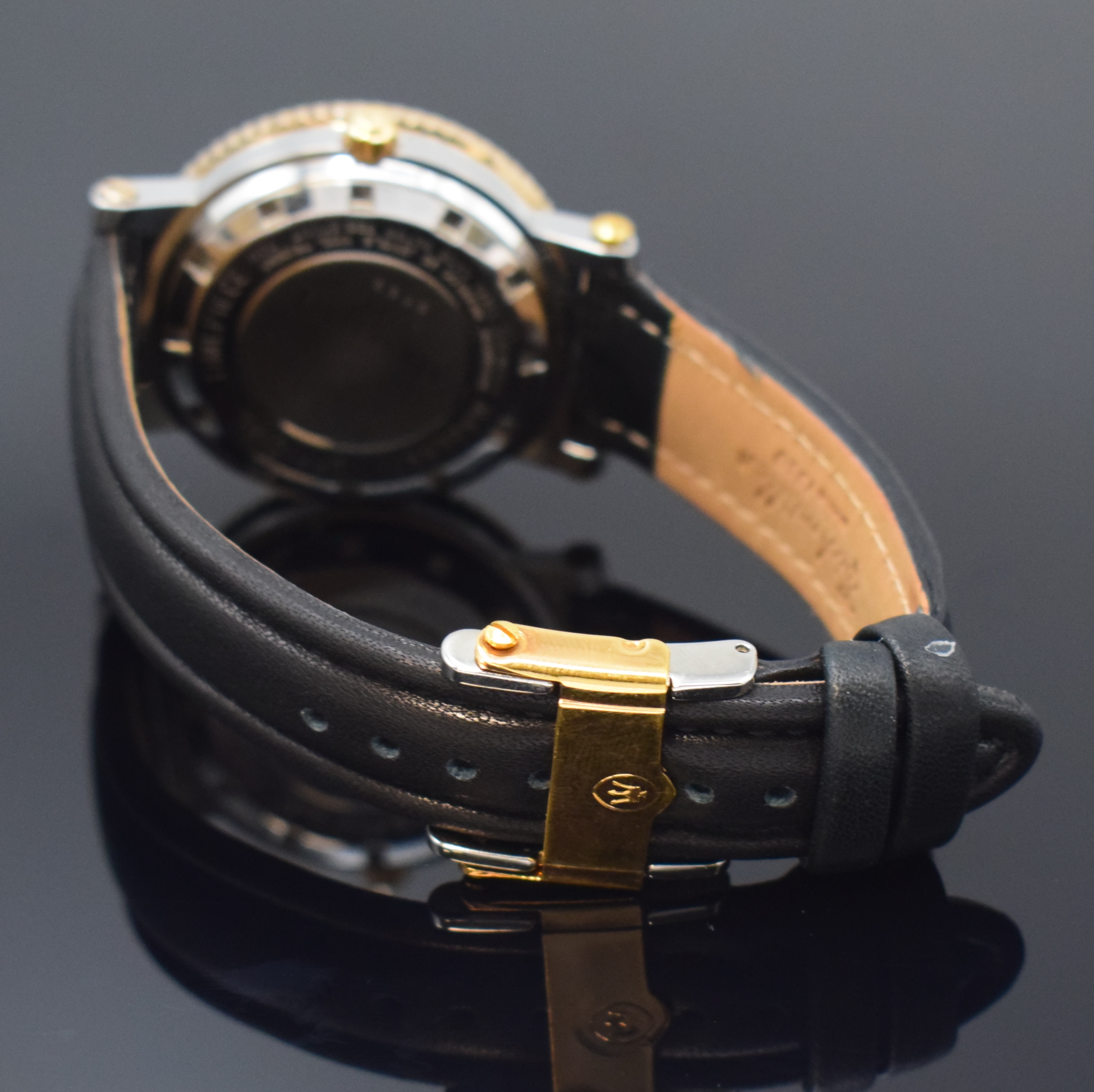 Detail b: MASERATI Trident Herrenarmbanduhr, Schweiz um 1995, Automatik, teils verg. Edelstahlgeh. inkl. neutr. Lederband m. orig. Schließe, Boden verschr., ...