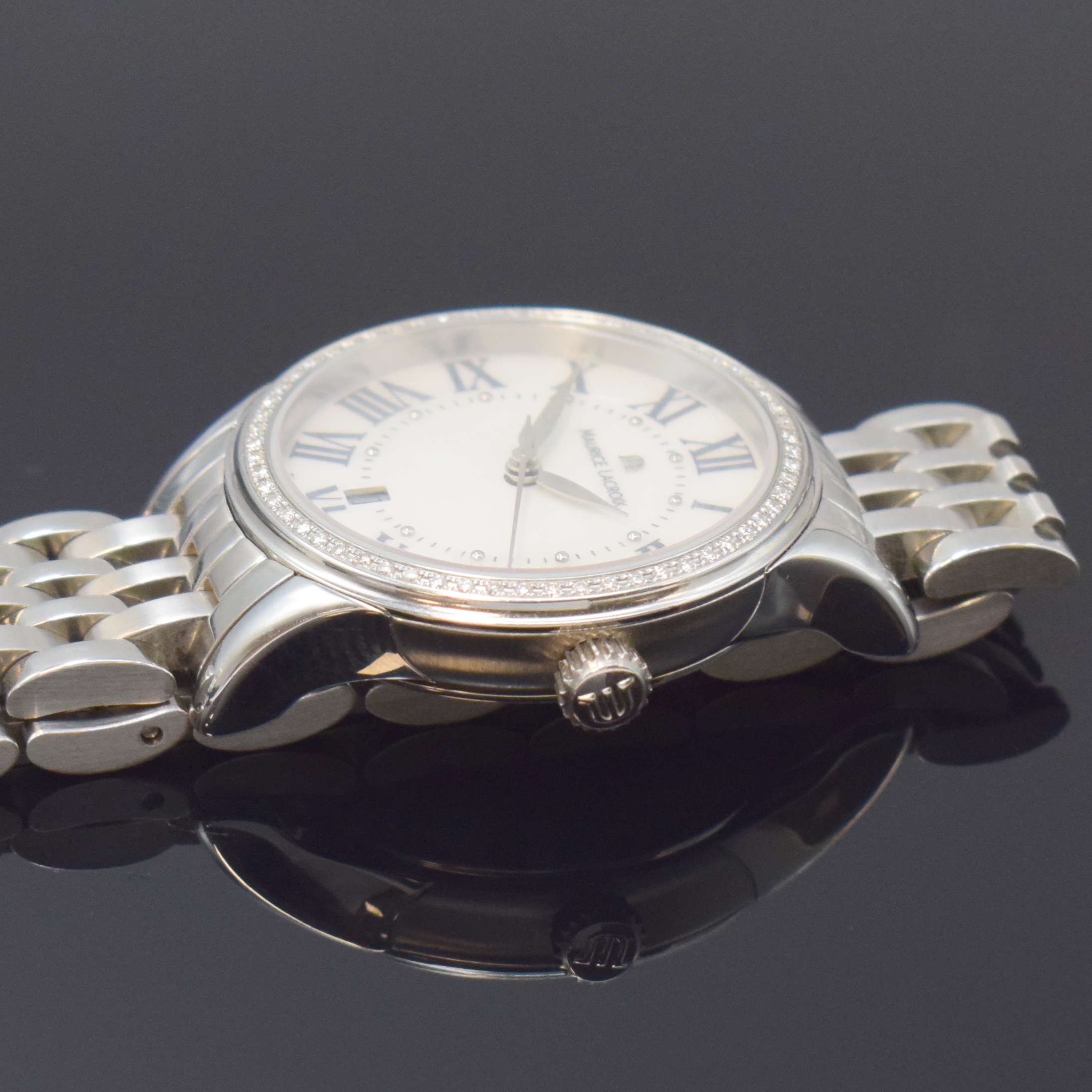 Detail c: MAURICE LACROIX Damenarmbanduhr Les Classiques in Stahl mit Brillanten Referenz LC1013, Schweiz um 2010, quarz, orig. Gliederband m. dopp. Faltschl., ...