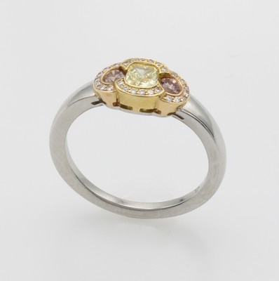 Image Ring mit Diamant und Brillanten, Platin 950/000, 1 Diam. ca. 0.34 ct gelb/vs, 2 ...