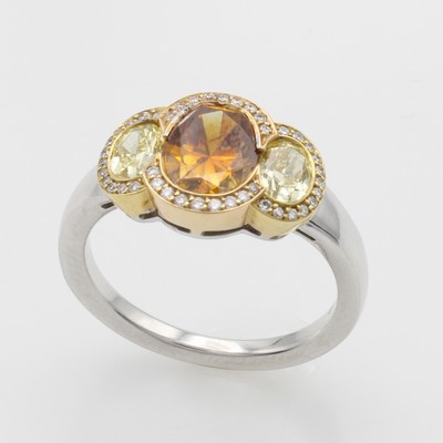 Image Ring mit Brillanten, WG/RG 750/000, Mittel- stein ca. 1.32 ct orange, 2 ovale Diam. zus. ...