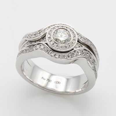 Image Ring mit Brillanten, WG 750/000, dreiteilige Ringschiene, Mittelstein ca. 0.40 ct und 98 ...