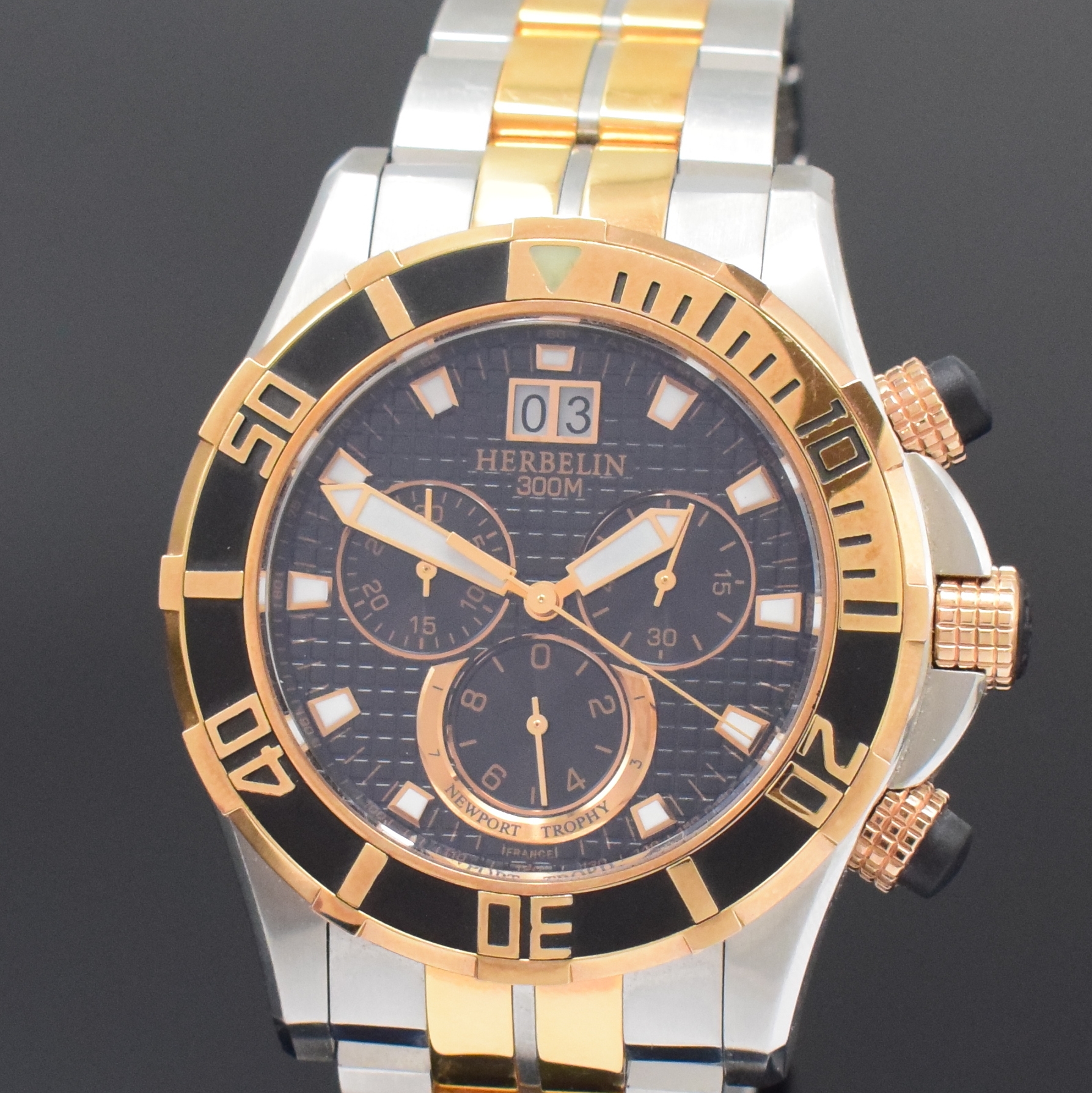 Detail a: MICHEL HERBELIN Herrenchronograph Newport Trophy Referenz 36690, Frankreich/Schweiz um 2015, quarz, z. T. verg. Edelstahlgeh. inkl. orig. Gliederband ...