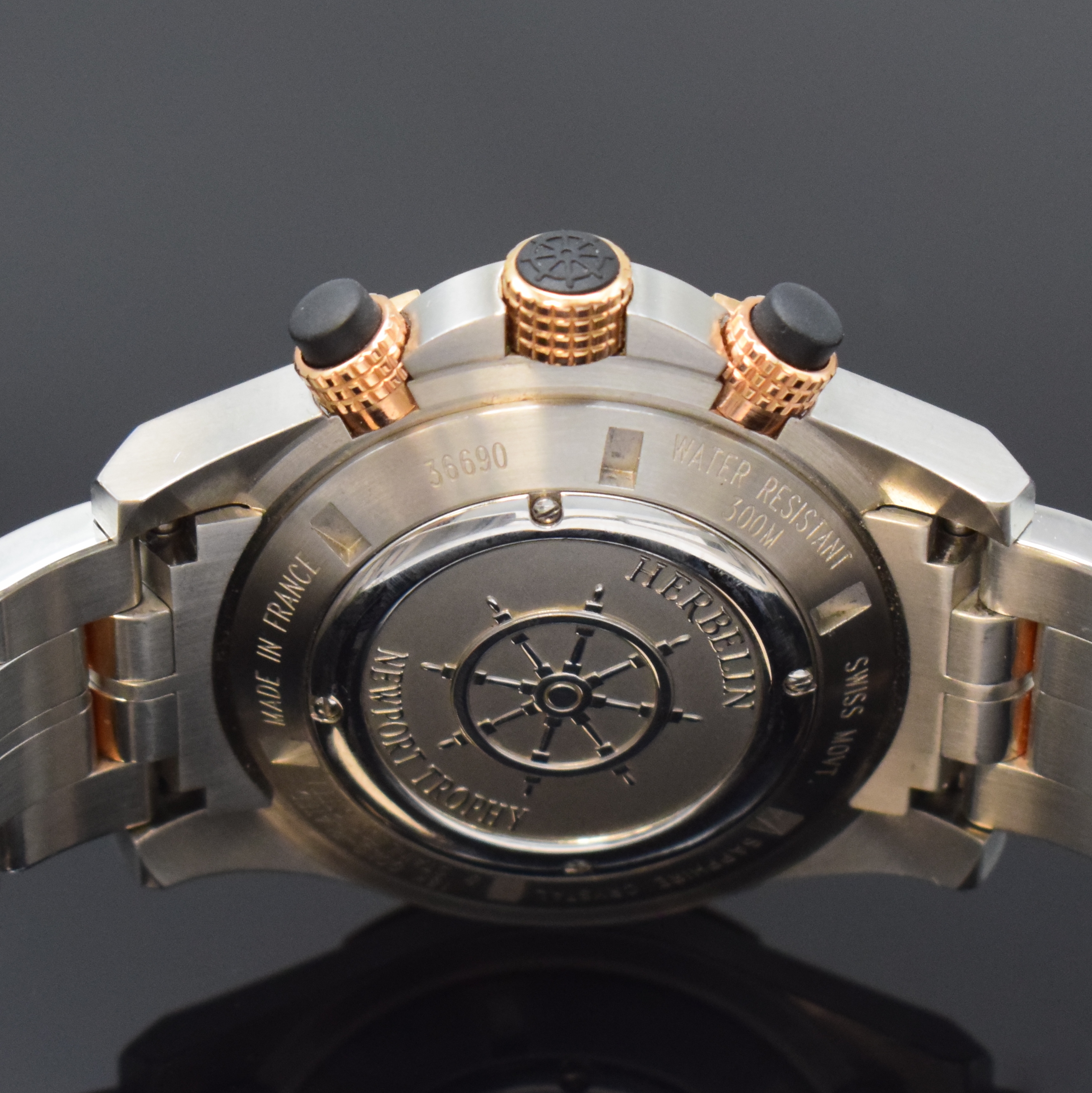 Detail d: MICHEL HERBELIN Herrenchronograph Newport Trophy Referenz 36690, Frankreich/Schweiz um 2015, quarz, z. T. verg. Edelstahlgeh. inkl. orig. Gliederband ...