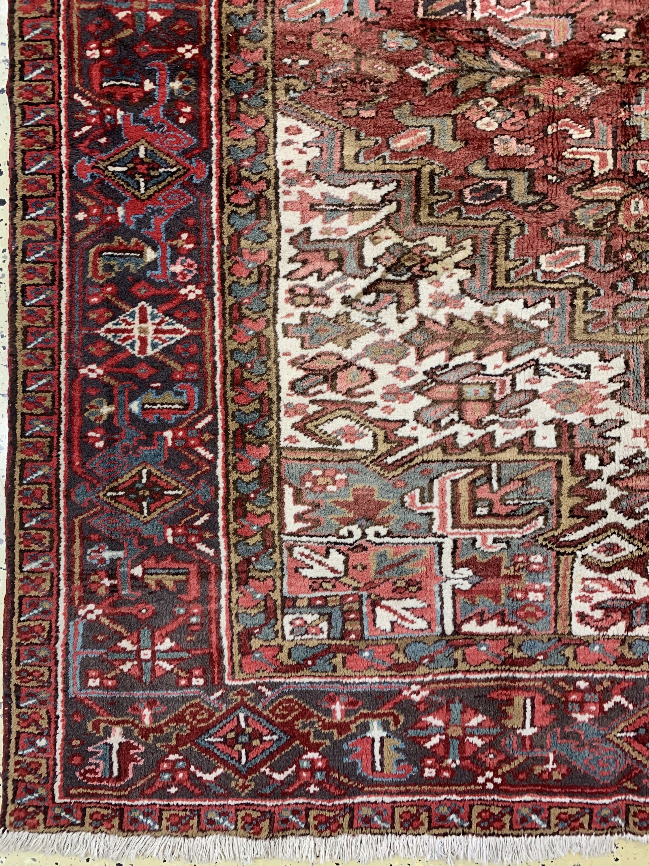 Detail b: Heriz alt, Persien, Mitte 20.Jhd, Wolle aufBaumwolle, ca. 335 x 256 cm, verblasst, EHZ: 2