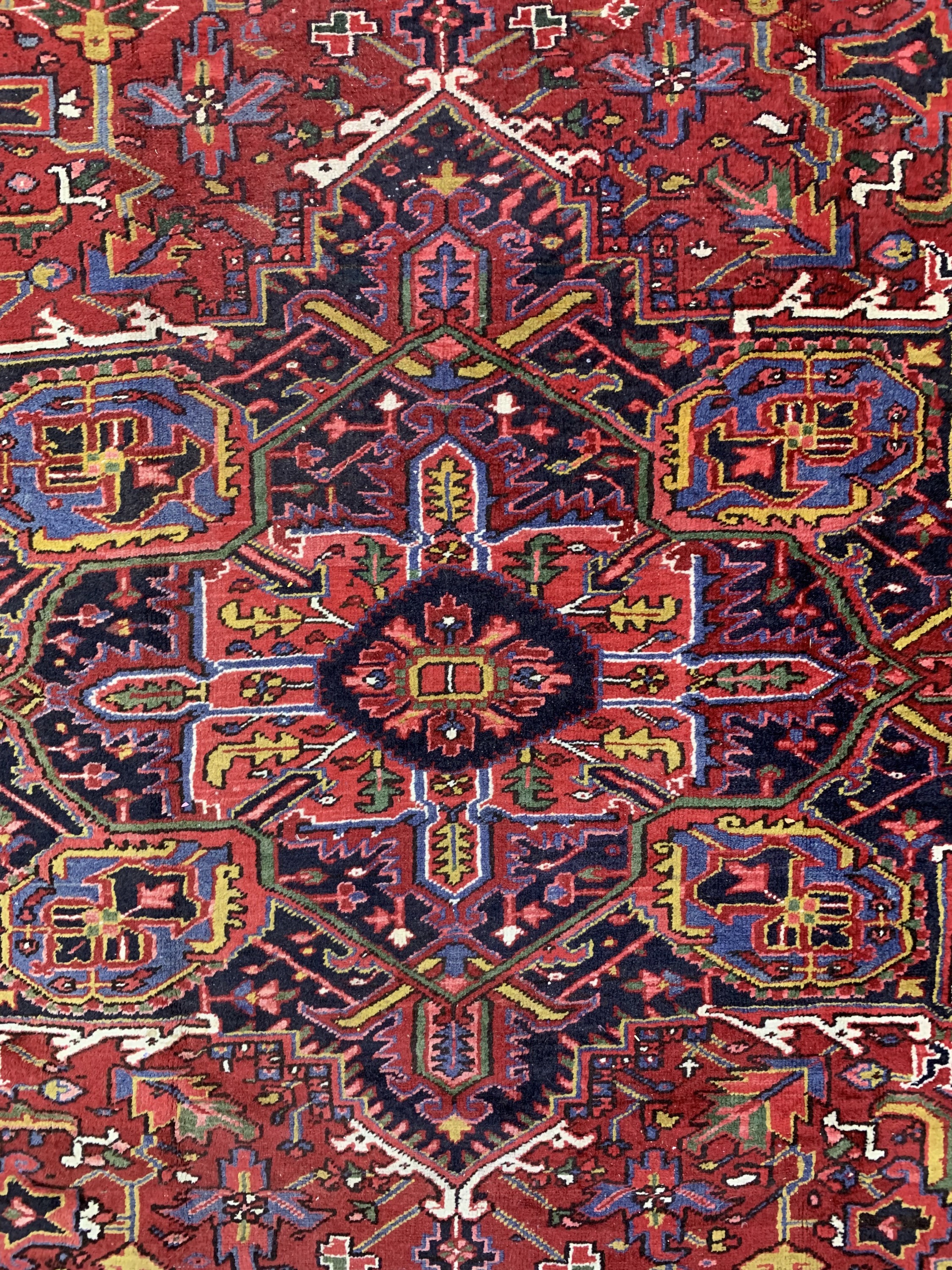 Detail e: Heriz alt, Persien, Mitte 20.Jhd, Wolle aufBaumwolle, ca. 352 x 265 cm, EHZ: 2