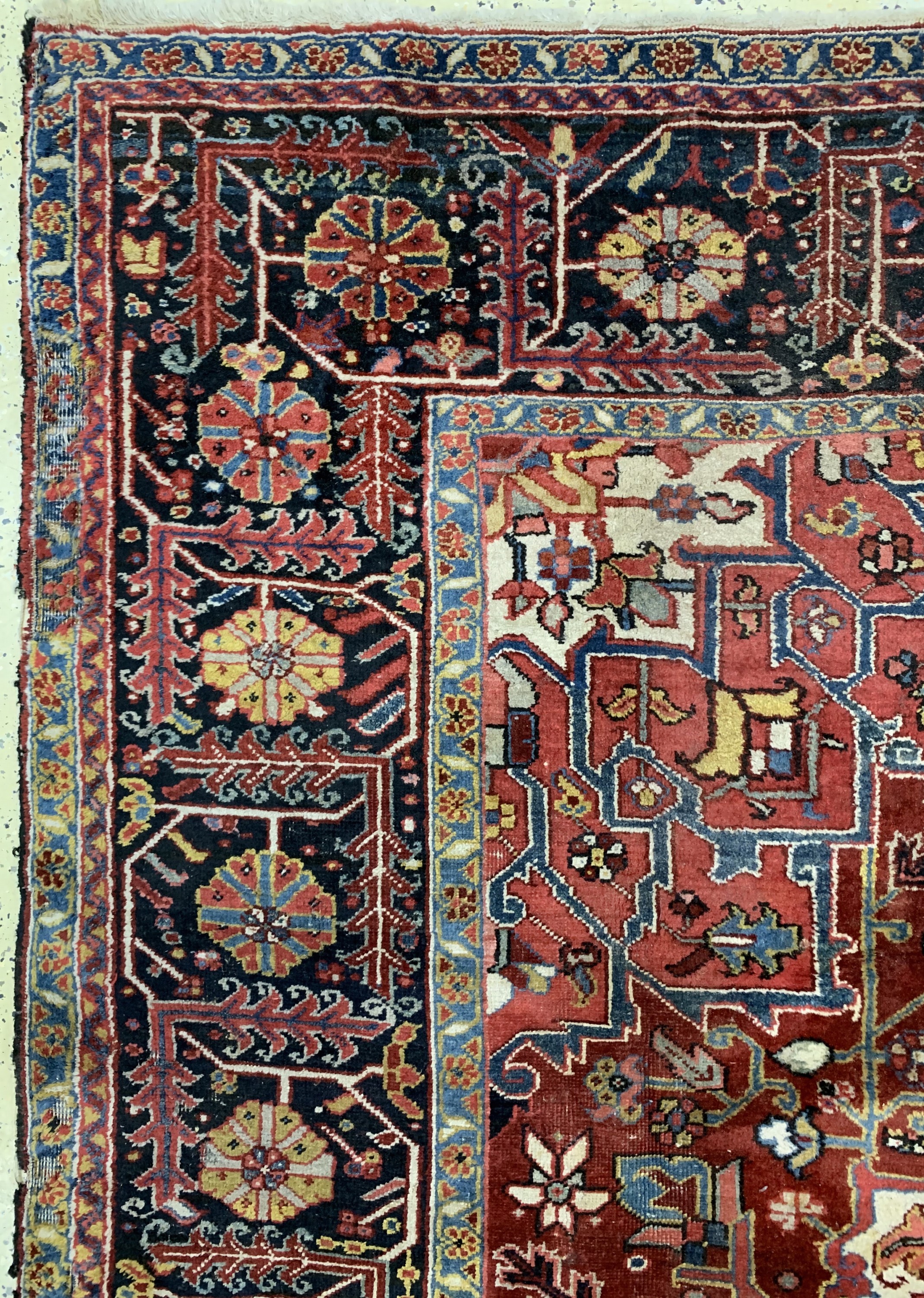 Detail c: Heriz alt, Persien, Mitte 20.Jhd, Wolle aufBaumwolle, ca. 310 x 235 cm, Mottenfraß, EHZ: 3