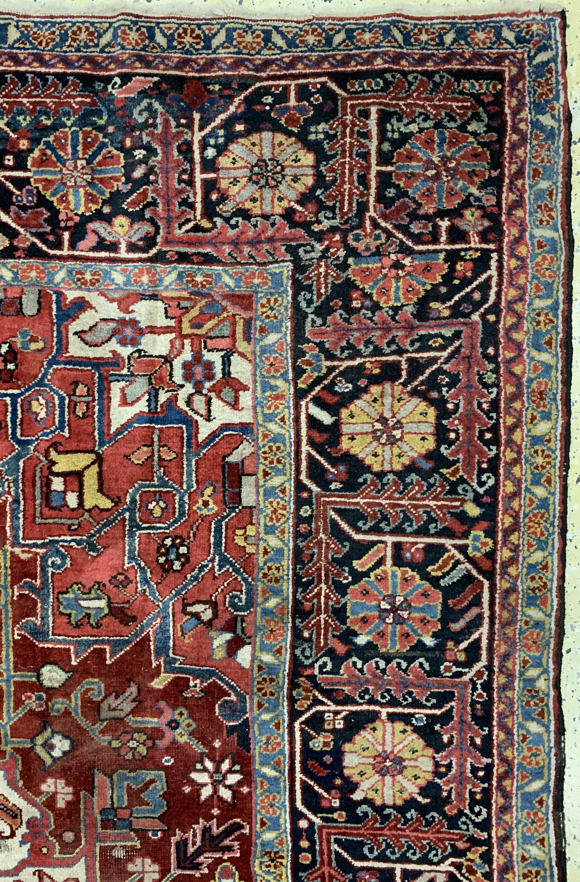Detail d: Heriz alt, Persien, Mitte 20.Jhd, Wolle aufBaumwolle, ca. 310 x 235 cm, Mottenfraß, EHZ: 3