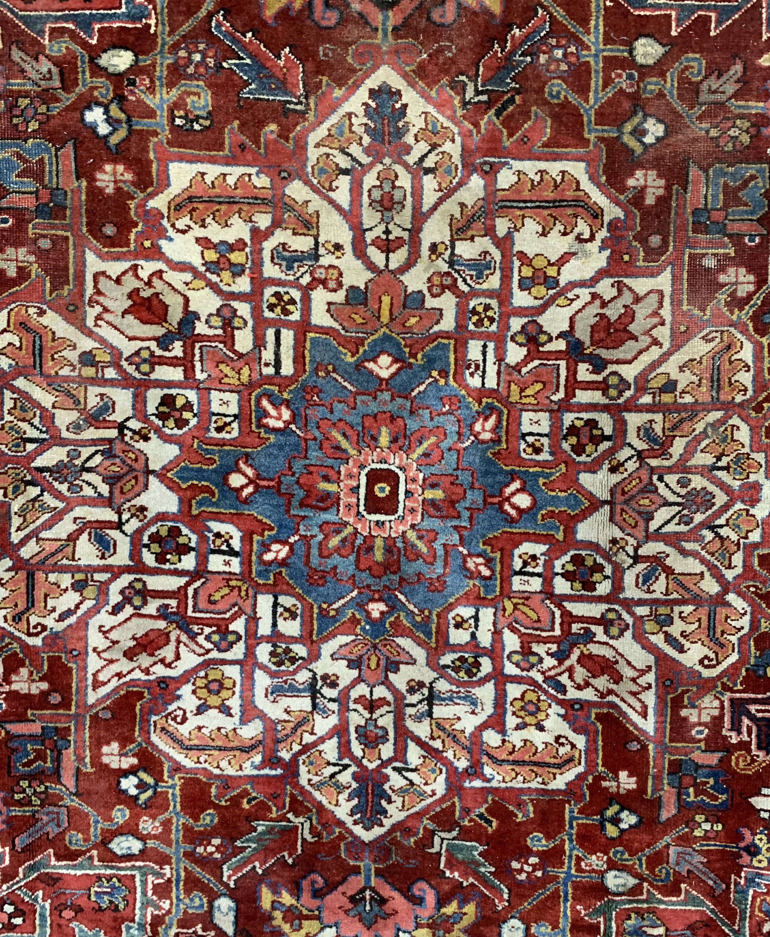 Detail e: Heriz alt, Persien, Mitte 20.Jhd, Wolle aufBaumwolle, ca. 310 x 235 cm, Mottenfraß, EHZ: 3