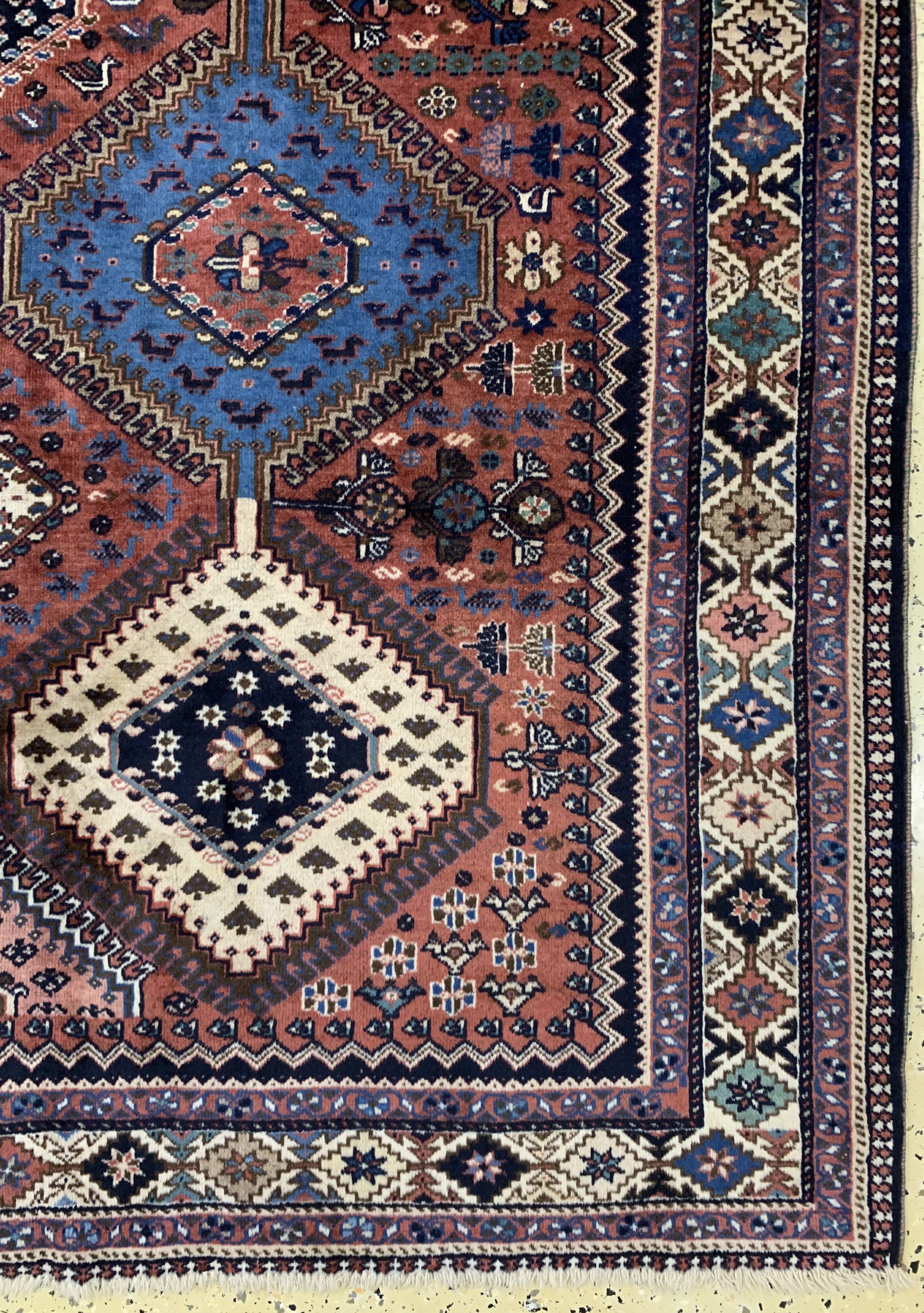 Detail a: Yalameh fein, Persien, Mitte 20.Jhd, Wolle auf Wolle, ca. 254 x 161 cm, EHZ: 2-3