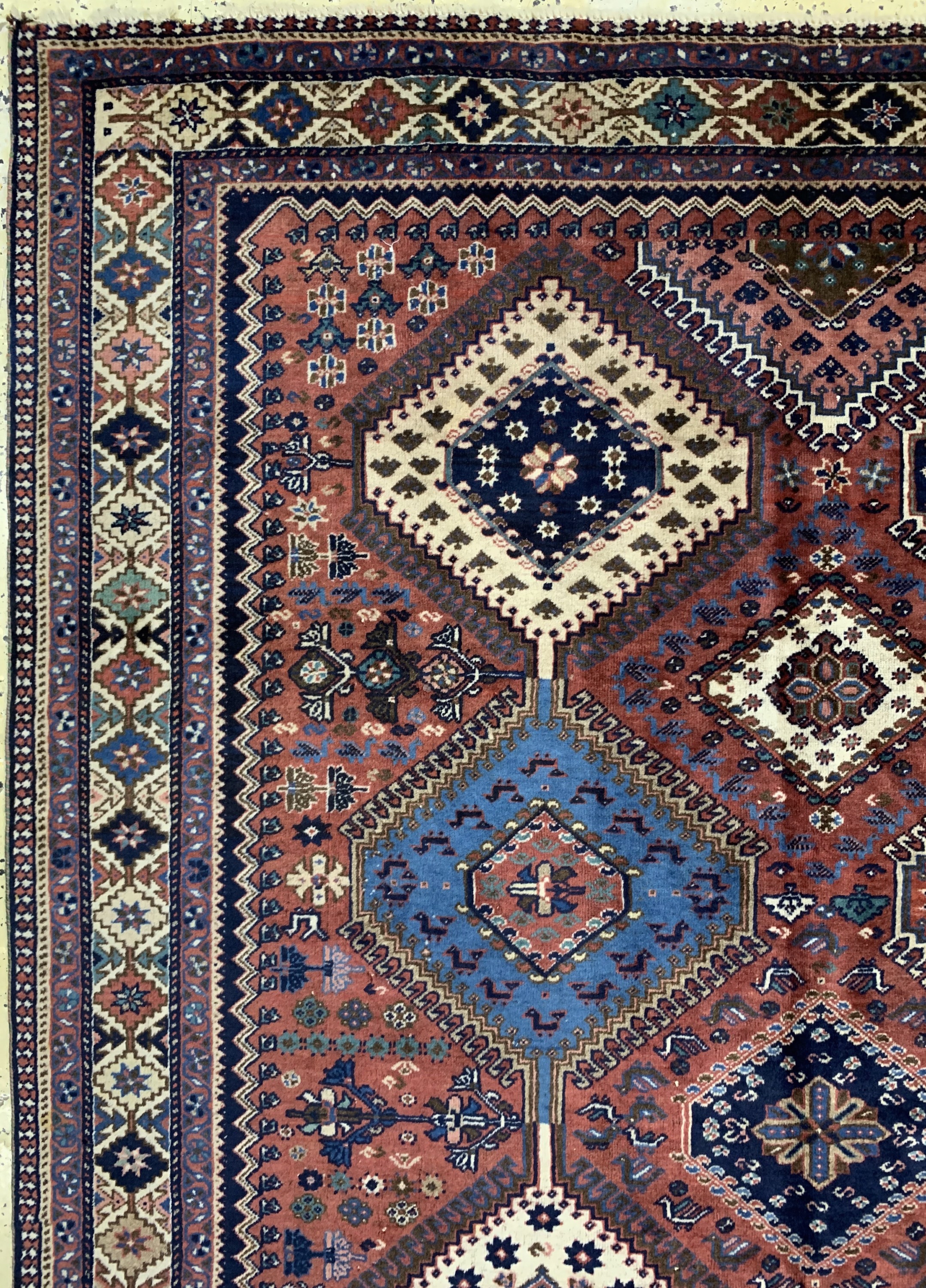 Detail b: Yalameh fein, Persien, Mitte 20.Jhd, Wolle auf Wolle, ca. 254 x 161 cm, EHZ: 2-3