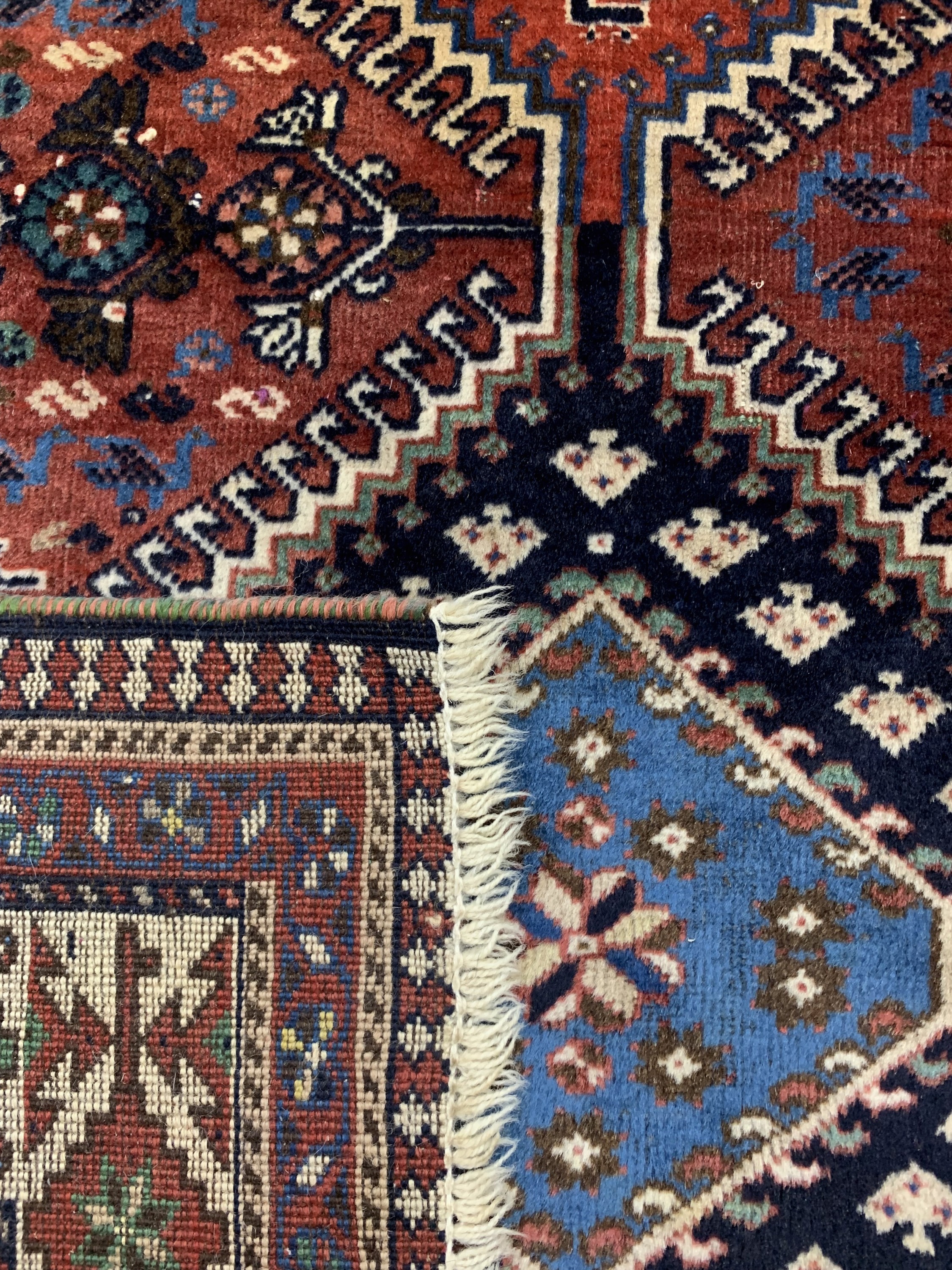 Detail e: Yalameh fein, Persien, Mitte 20.Jhd, Wolle auf Wolle, ca. 254 x 161 cm, EHZ: 2-3