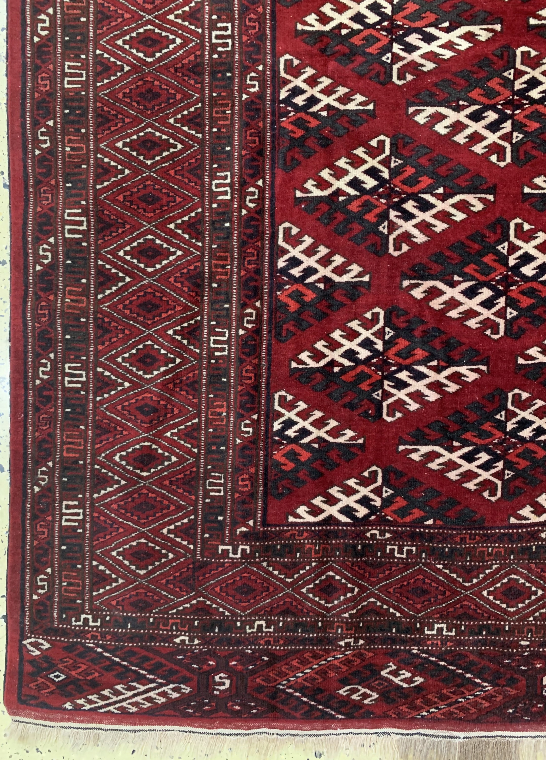 Detail b: Hauptteppich, Turkmenistan, Mitte 20.Jhd, Wolle auf Wolle, ca. 308 x 191 cm, EHZ: 2