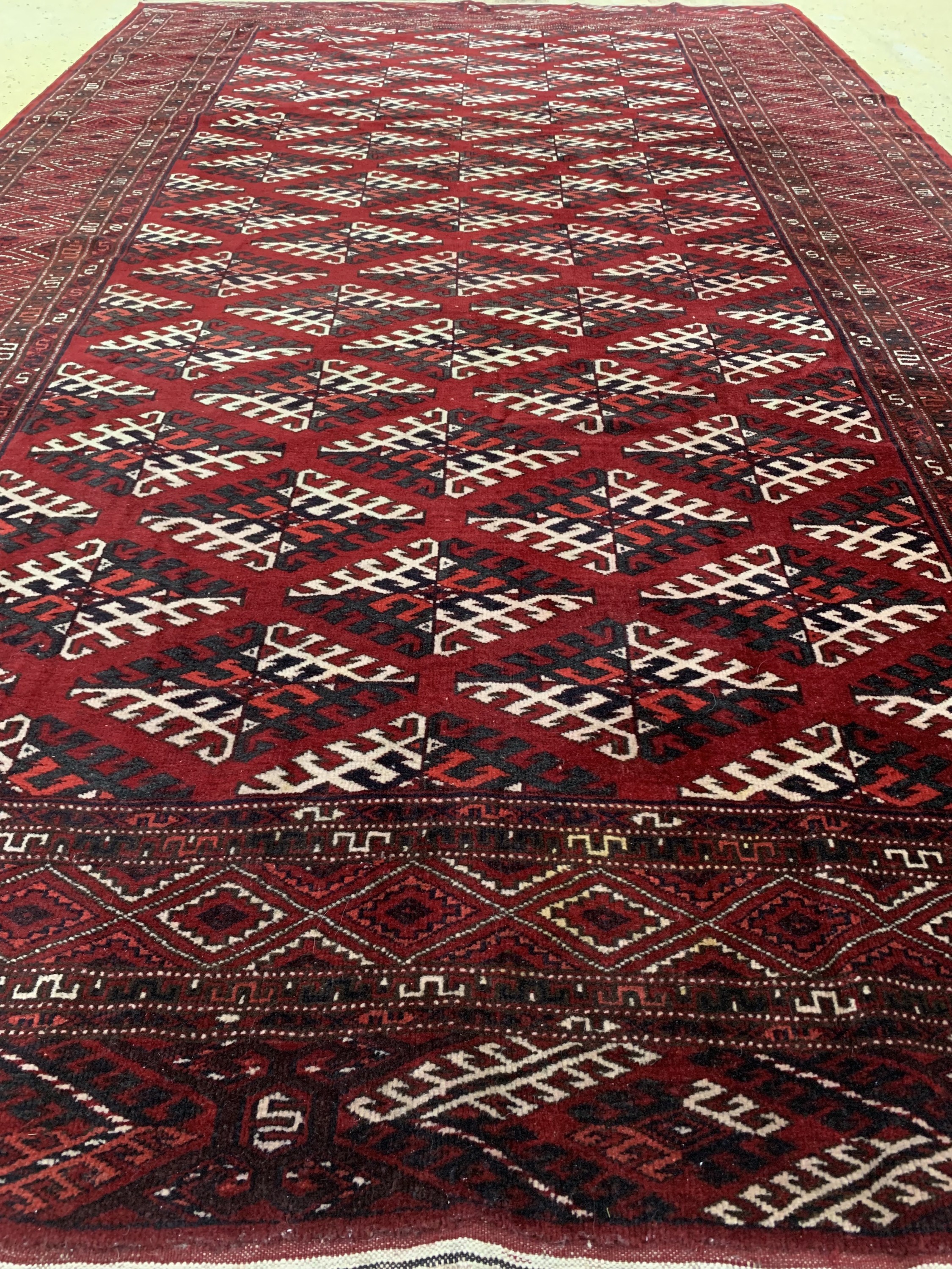 Detail e: Hauptteppich, Turkmenistan, Mitte 20.Jhd, Wolle auf Wolle, ca. 308 x 191 cm, EHZ: 2