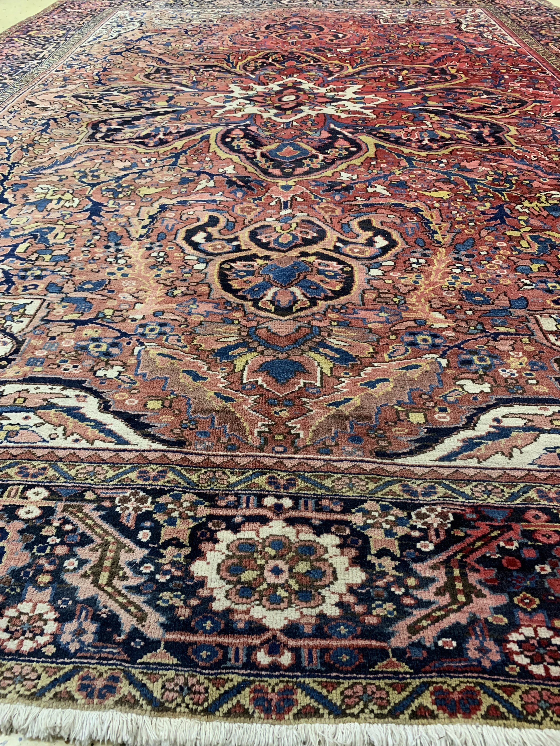 Detail f: Heriz alt, Persien, Mitte 20.Jhd, Wolle aufBaumwolle, ca. 402 x 305 cm, verblasst, EHZ: 2-3