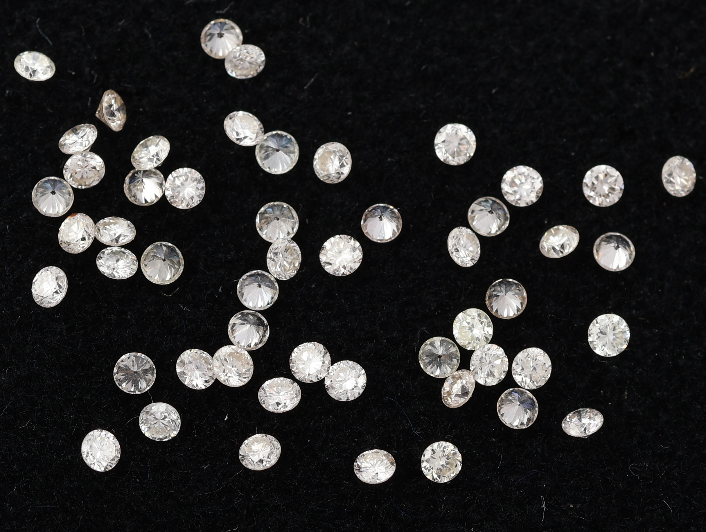 Detail c: Lot lose Brillanten, zus. ca. 1.00 ct Weiß- get.Weiß/vs-si, kalibriert ca. 1.55-1.60 mm