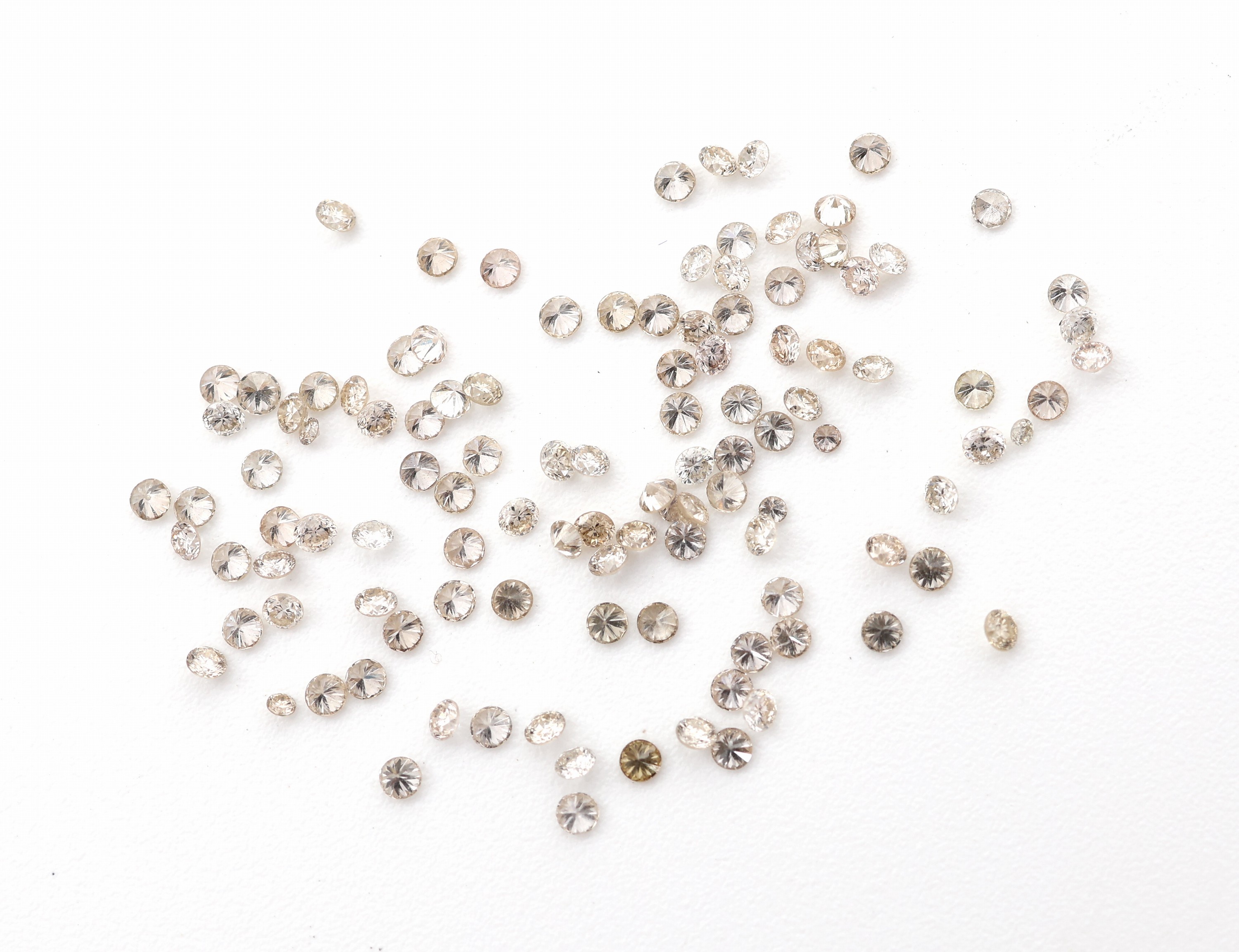 Lot lose Brillanten, zus. ca. 1.00 ct Getönt/si, kalibriert ca. 1.25-1.30 mm
