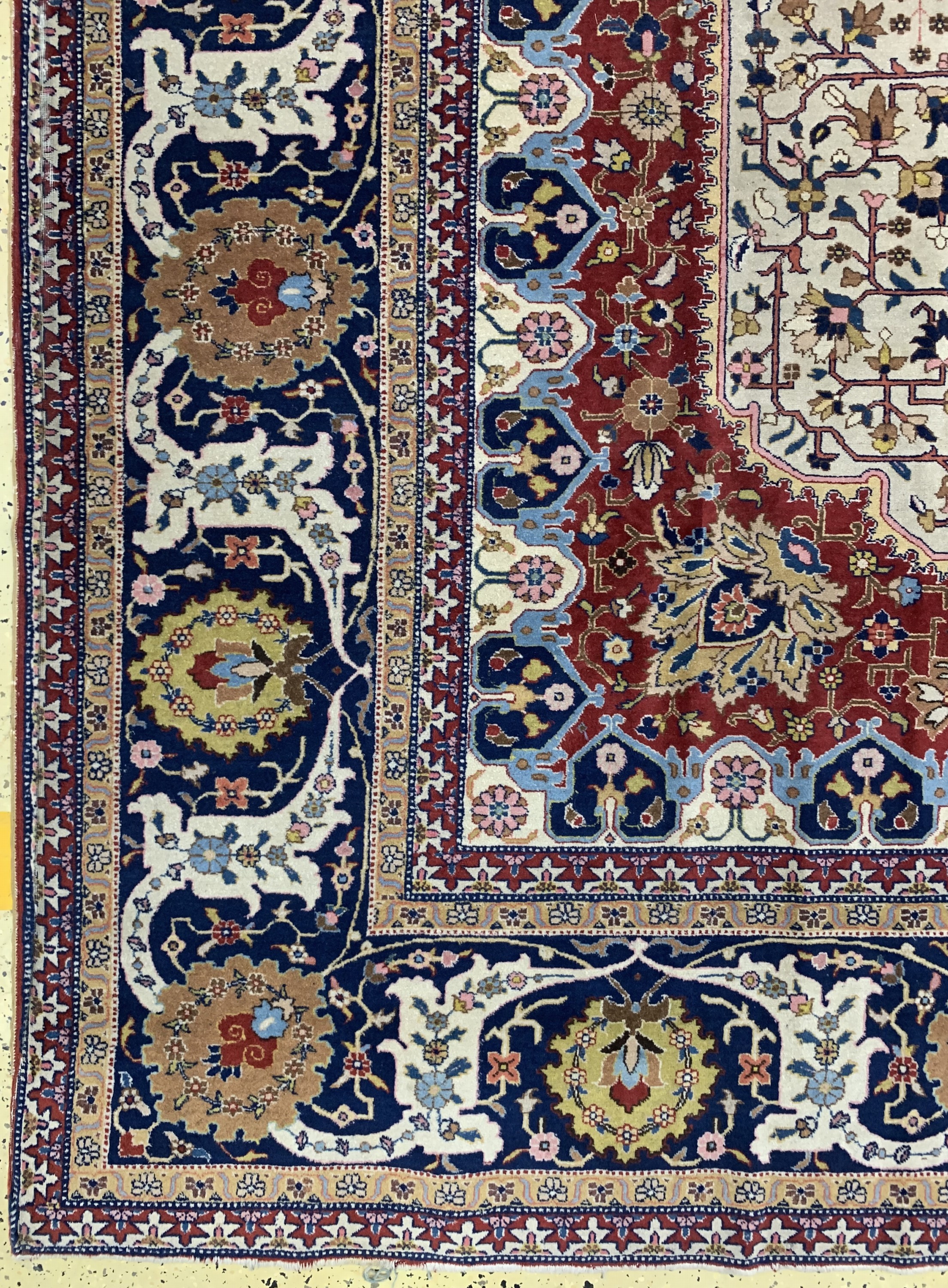 Detail c: Täbriz fein(50 Raj), Persien, Anfang 20.Jhd, Korkwolle auf Baumwolle, ca. 423 x 328cm, EHZ: 2-3