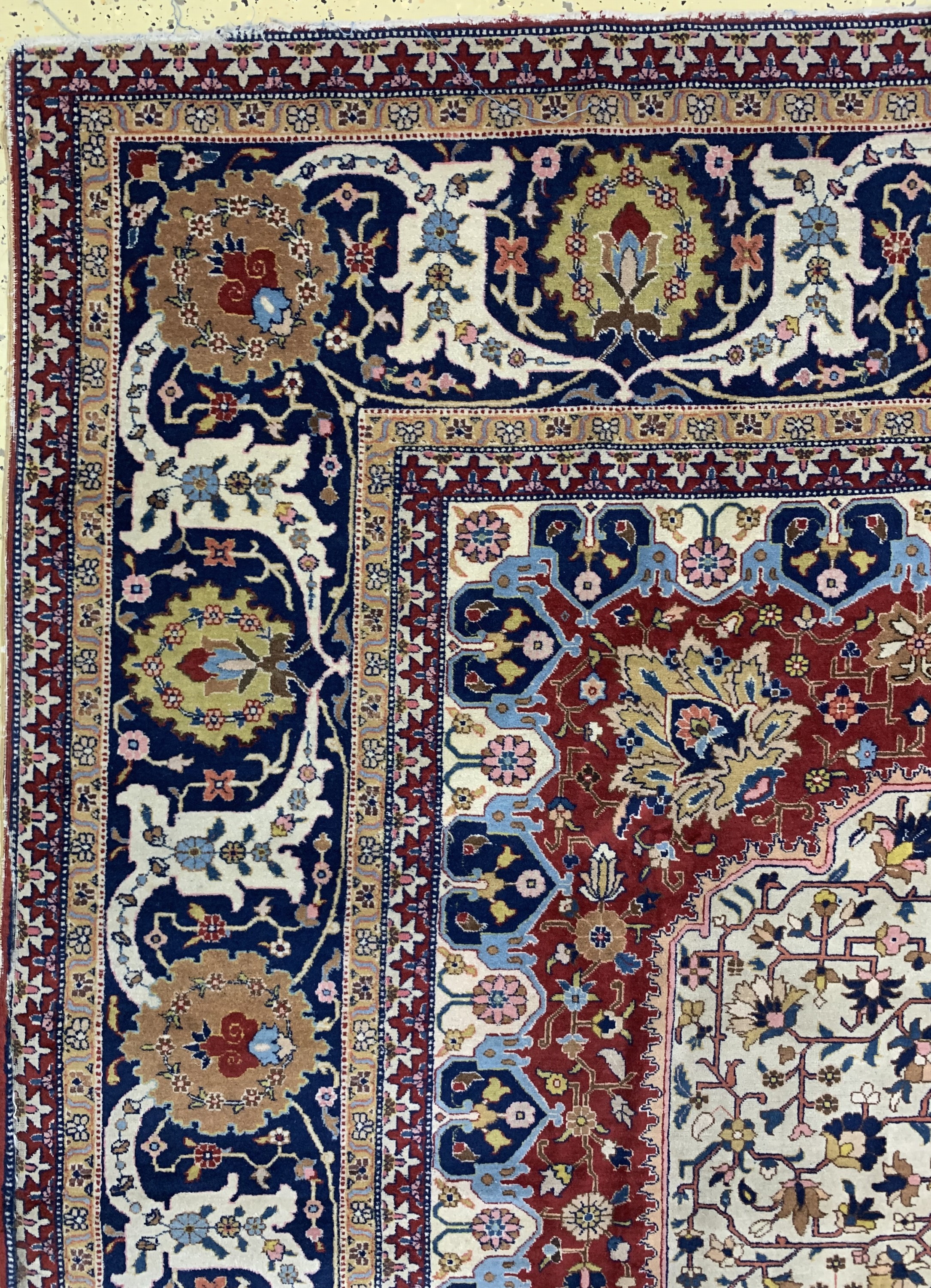 Detail e: Täbriz fein(50 Raj), Persien, Anfang 20.Jhd, Korkwolle auf Baumwolle, ca. 423 x 328cm, EHZ: 2-3