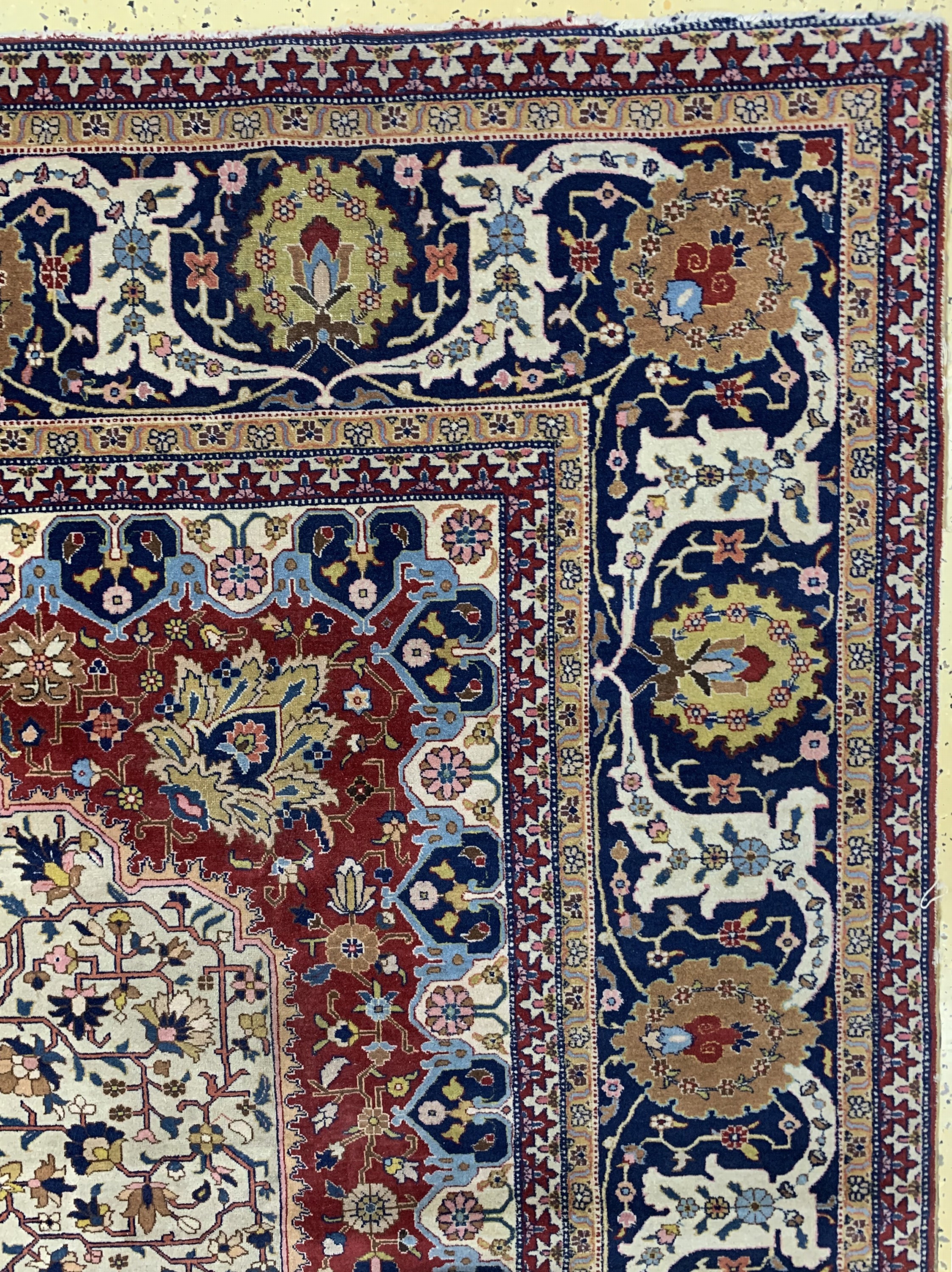 Detail g: Täbriz fein(50 Raj), Persien, Anfang 20.Jhd, Korkwolle auf Baumwolle, ca. 423 x 328cm, EHZ: 2-3