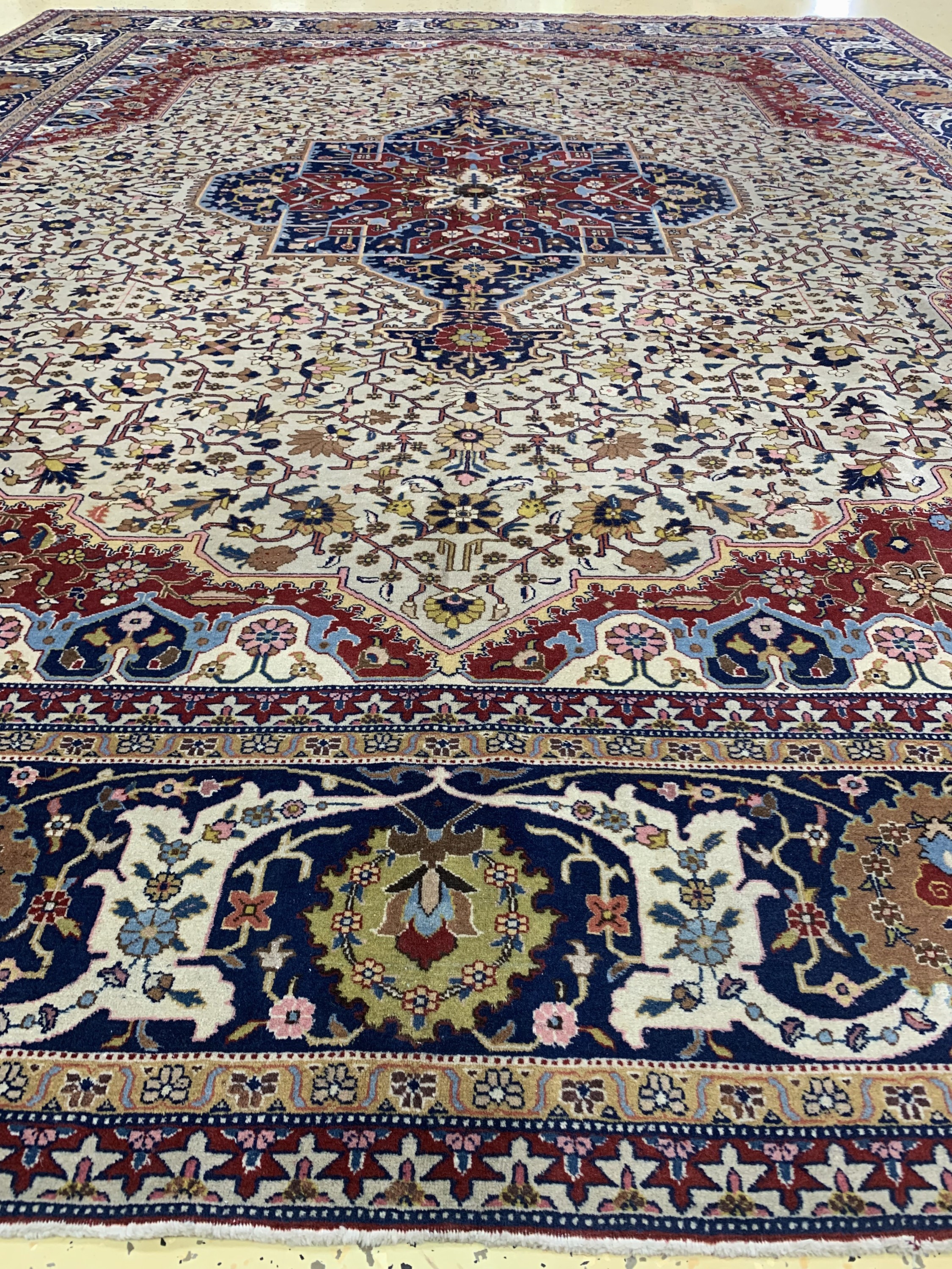 Detail h: Täbriz fein(50 Raj), Persien, Anfang 20.Jhd, Korkwolle auf Baumwolle, ca. 423 x 328cm, EHZ: 2-3