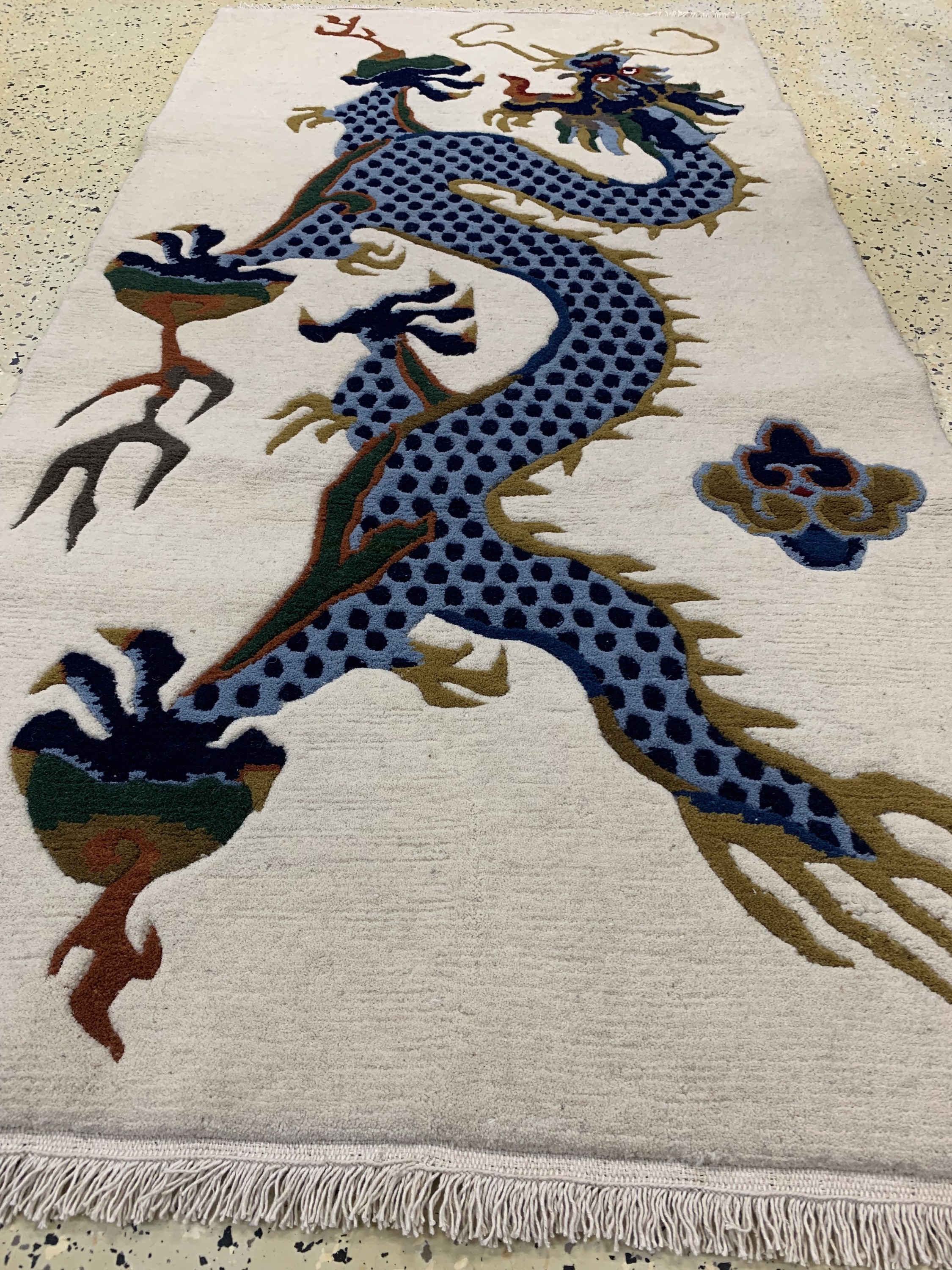 Detail d: Nepal"Drachen-Teppich", Ende 20.Jhd, Wolle auf Baumwolle, ca. 175 x 90 cm, EHZ: 2