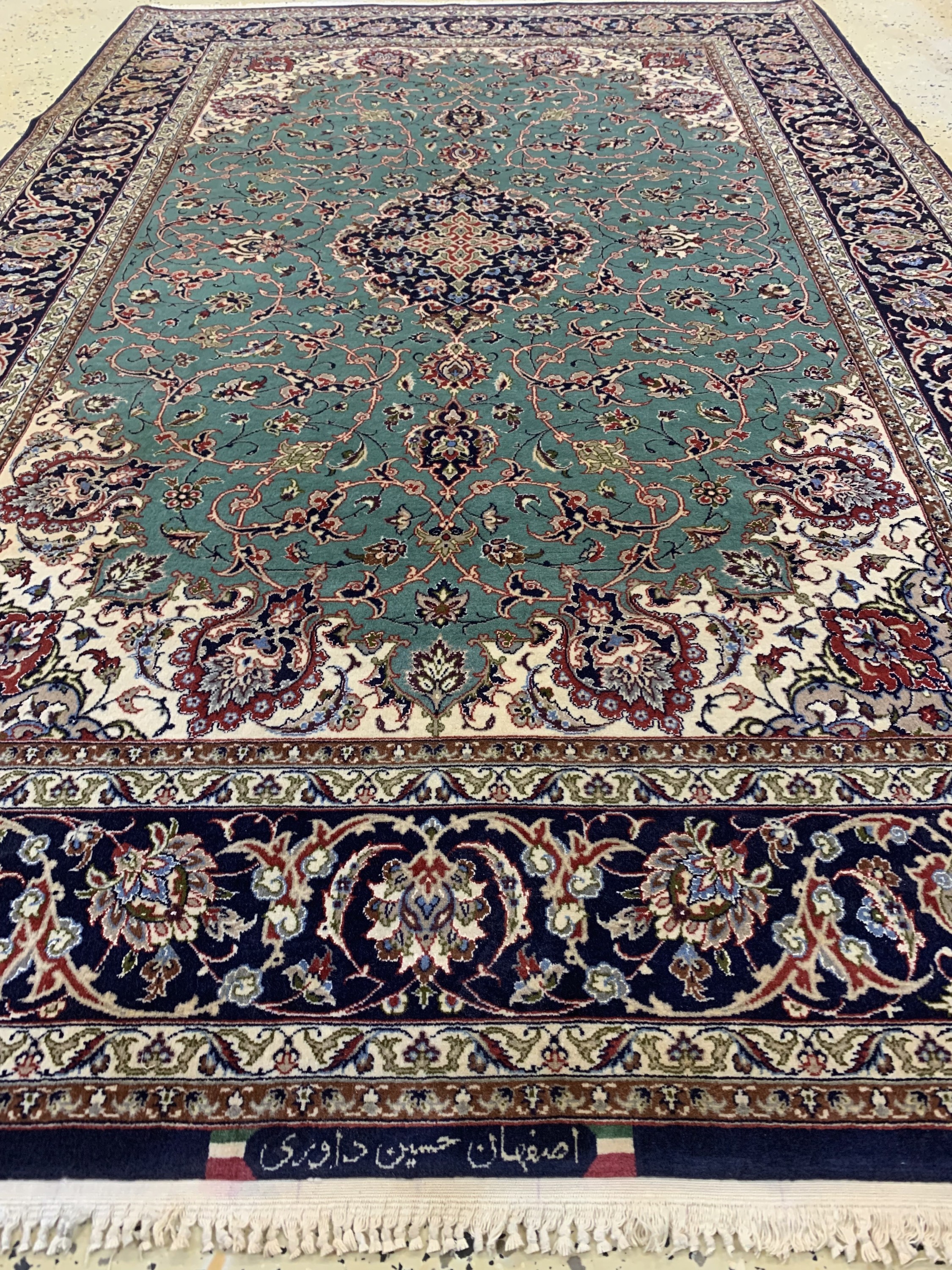 Detail e: Esfahan fein, Persien, signiert"Dawari", Ende 20.Jhd, Korkwolle mit und auf Seide, ca. 194 x 126 cm, ca. 1,0 Mio. Kn/qm, EHZ: 1-2