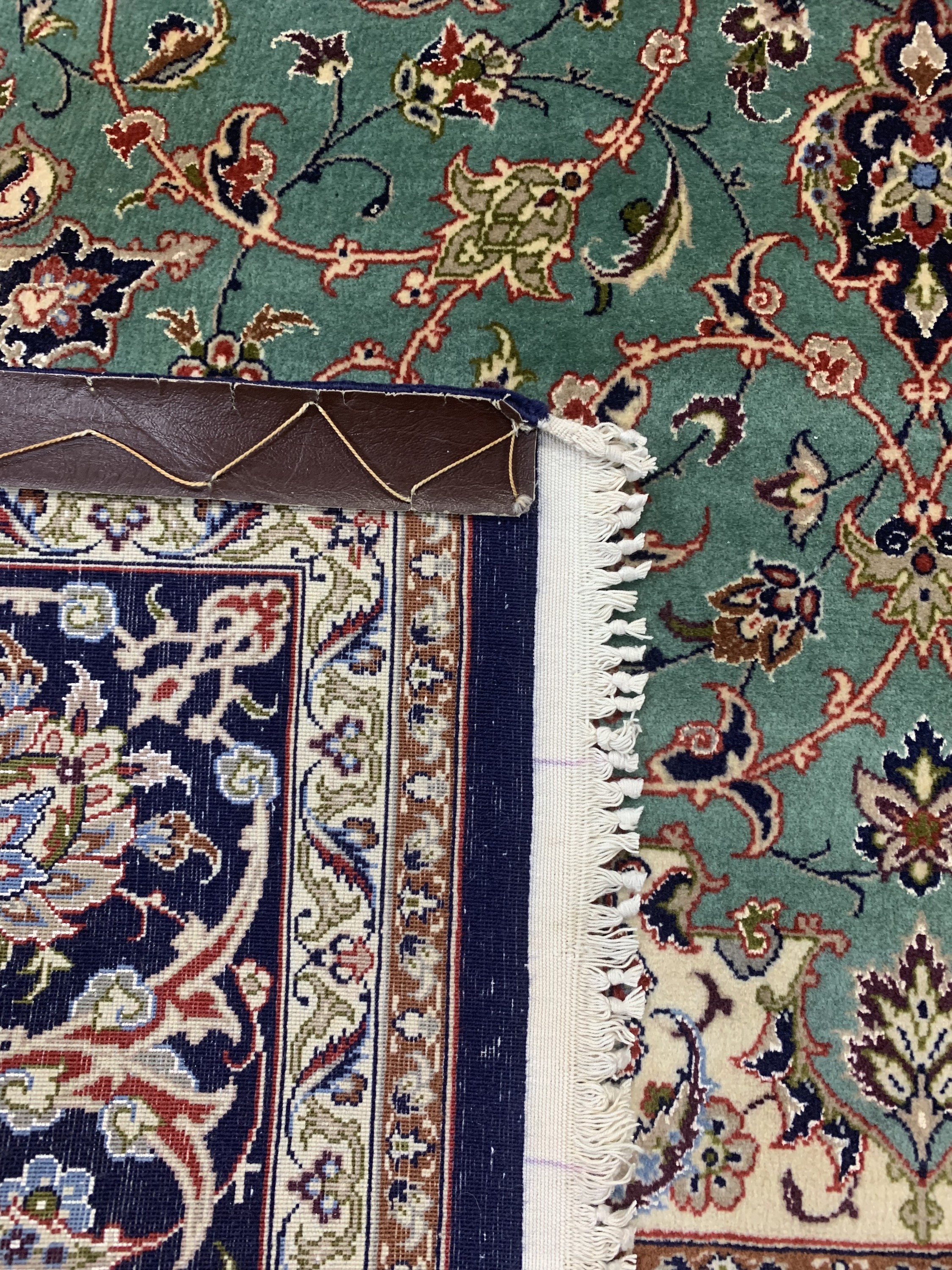 Detail f: Esfahan fein, Persien, signiert"Dawari", Ende 20.Jhd, Korkwolle mit und auf Seide, ca. 194 x 126 cm, ca. 1,0 Mio. Kn/qm, EHZ: 1-2