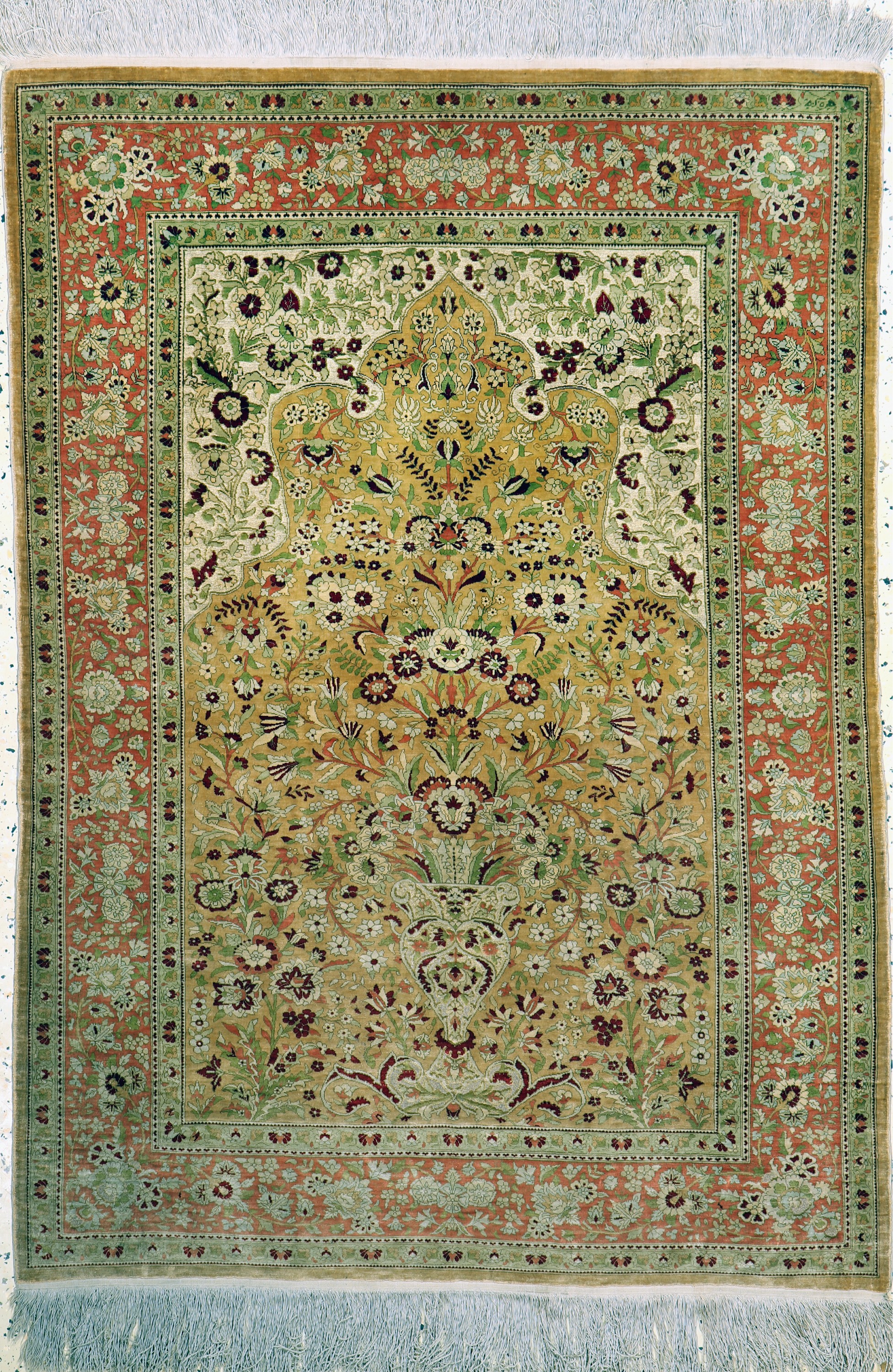 Hereke Seide fein signiert, Türkei, Mitte 20.Jhd, reine Naturseide"Metallbroschiert", c a. 141 x 102 cm, ca. 1 Mio Kn/qm, EHZ: 2