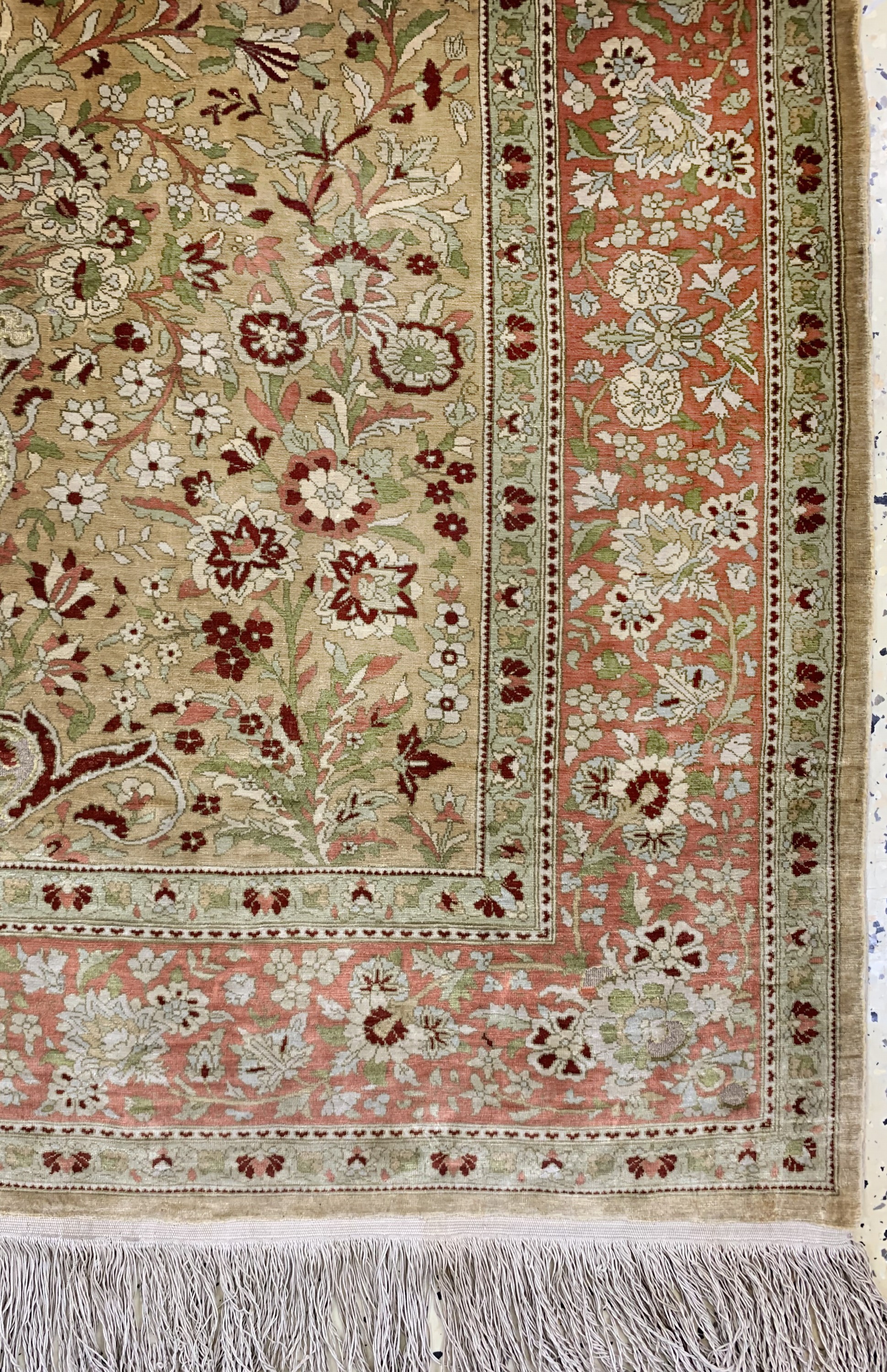 Detail a: Hereke Seide fein signiert, Türkei, Mitte 20.Jhd, reine Naturseide"Metallbroschiert", c a. 141 x 102 cm, ca. 1 Mio Kn/qm, EHZ: 2