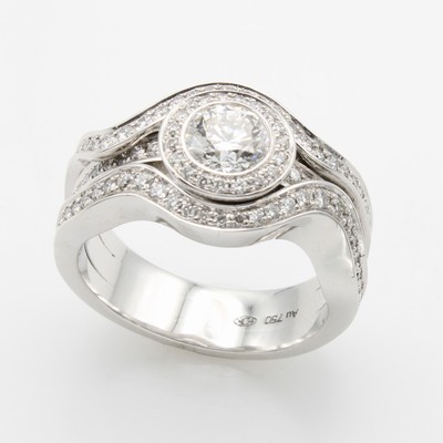 Image Ring mit Brillanten, WG 750/000, dreiteilige Ringschiene, Mittelstein ca. 0.70 ct und 99 ...