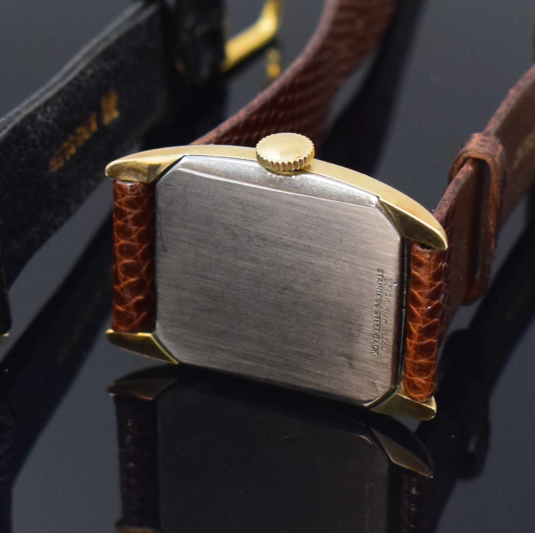 Detail d: ELGIN und HAMILTON 2 vergoldete Armbanduhren, Schweiz/USA 1945, Handaufzug, Stahlböden aufgedr., vers. Zifferblätter m. gold. Std.-Indizes u. arab. ...