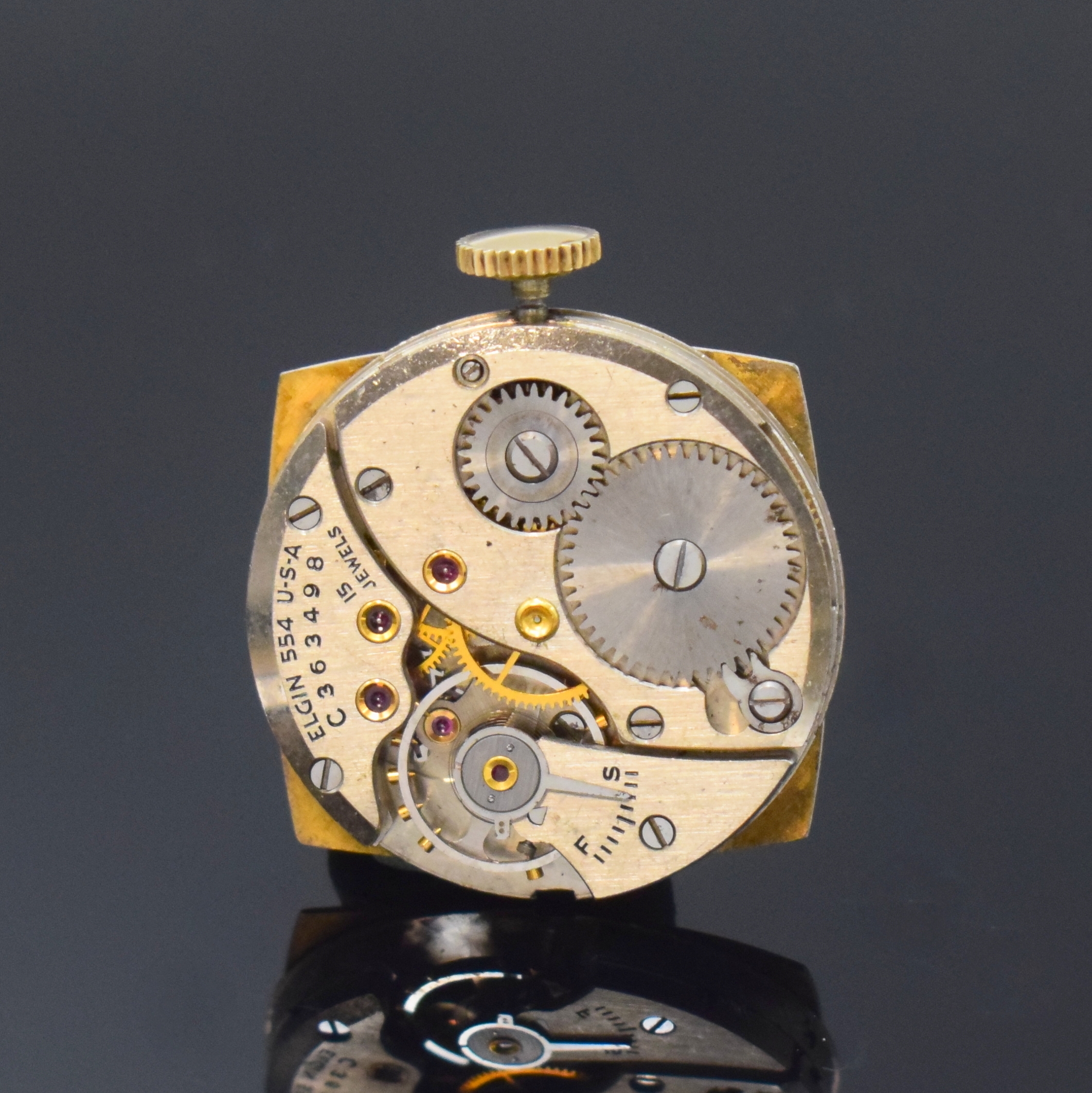Detail g: ELGIN und HAMILTON 2 vergoldete Armbanduhren, Schweiz/USA 1945, Handaufzug, Stahlböden aufgedr., vers. Zifferblätter m. gold. Std.-Indizes u. arab. ...
