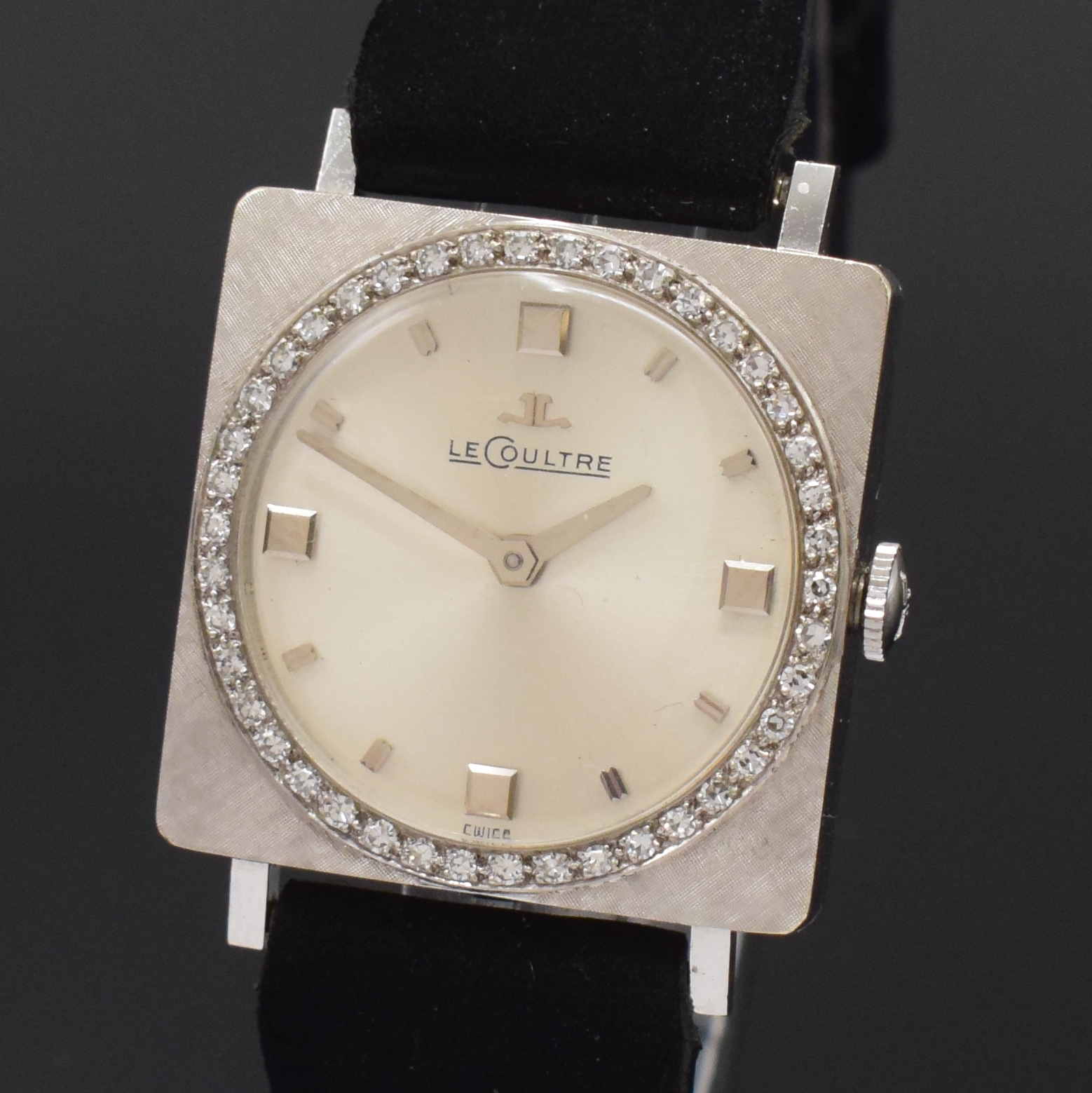 Detail a: LeCoultre Damenarmbanduhr in WG 585/000 mit Diamanten, Schweiz/USA um 1950, Handaufzug, Boden aufgedr., Lünette m. Diamanten bes., silb. Zifferbl. ...