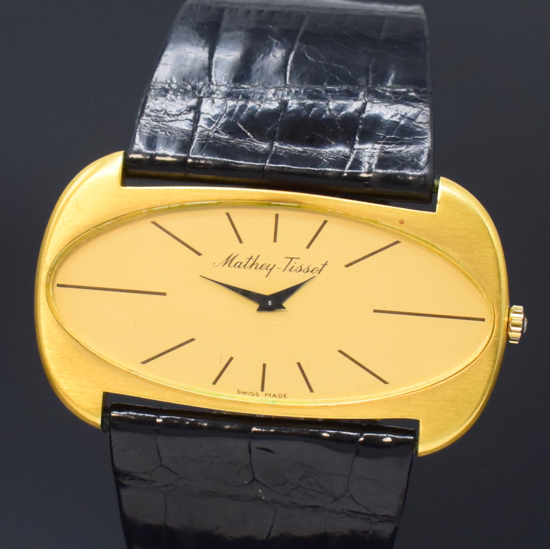 Detail a: MATHEY TISSOT grosse Armbanduhr in GG 750/000, Schweiz um 1980, Handaufzug, orig. Lederband m. verg. Dornschl., Boden 4-fach verschr., cremefarb. ...