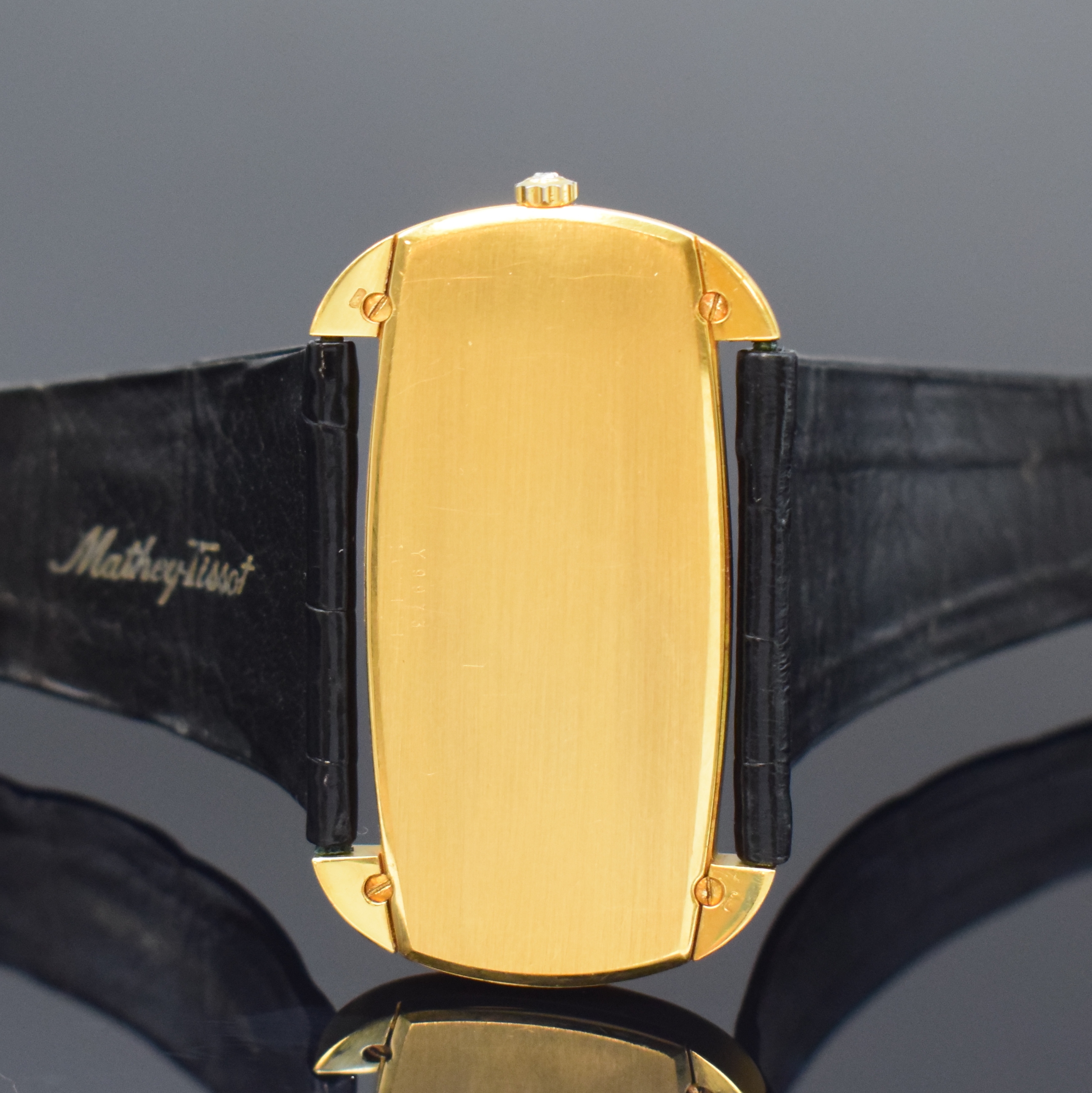 Detail e: MATHEY TISSOT grosse Armbanduhr in GG 750/000, Schweiz um 1980, Handaufzug, orig. Lederband m. verg. Dornschl., Boden 4-fach verschr., cremefarb. ...