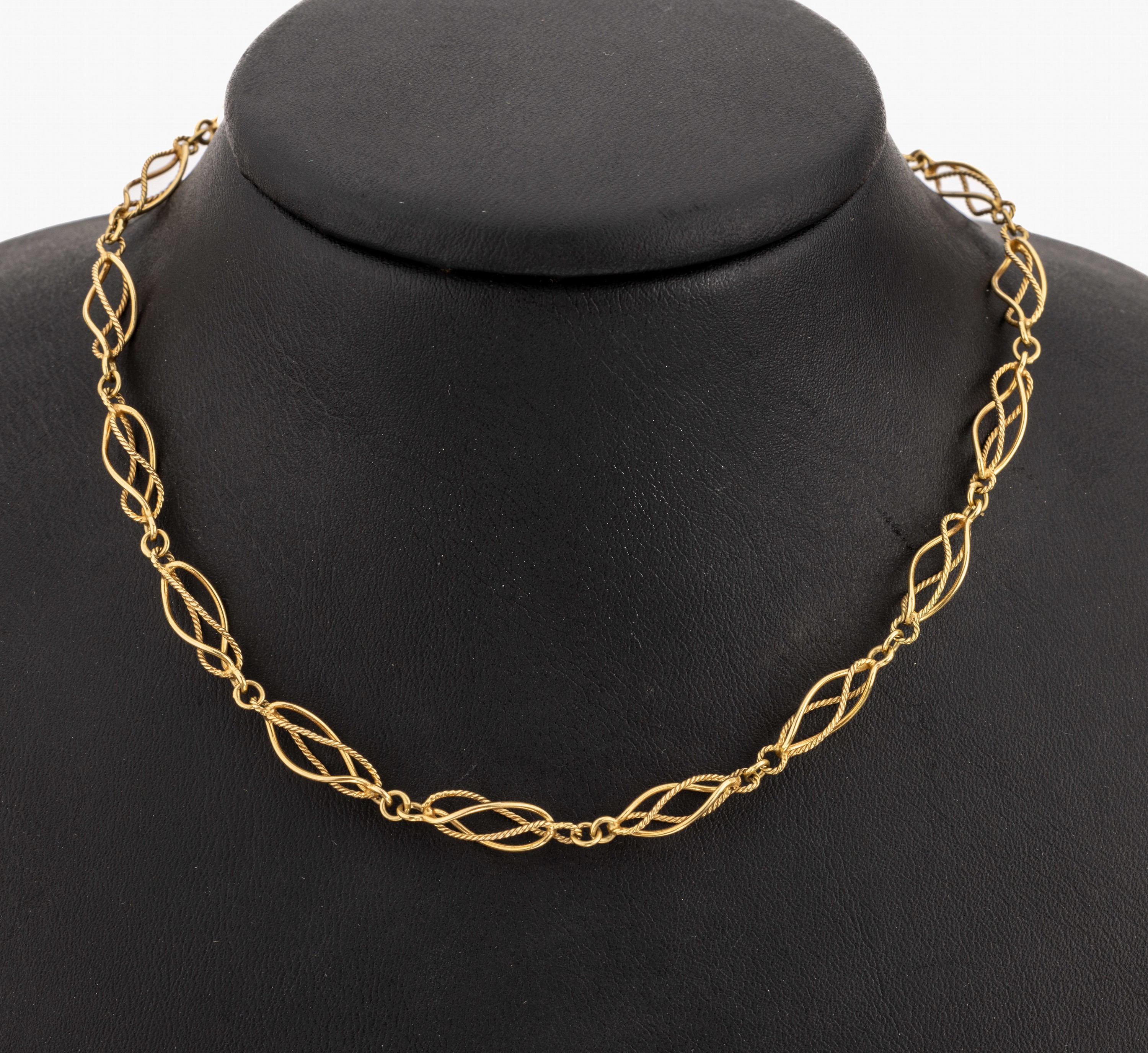 14 kt Gold Collier, GG 585/000, länglich ovale Glieder aus geschwungenen Golddrähten, L. ca. 71 cm, Federringschliesse, ca. 16.5 g