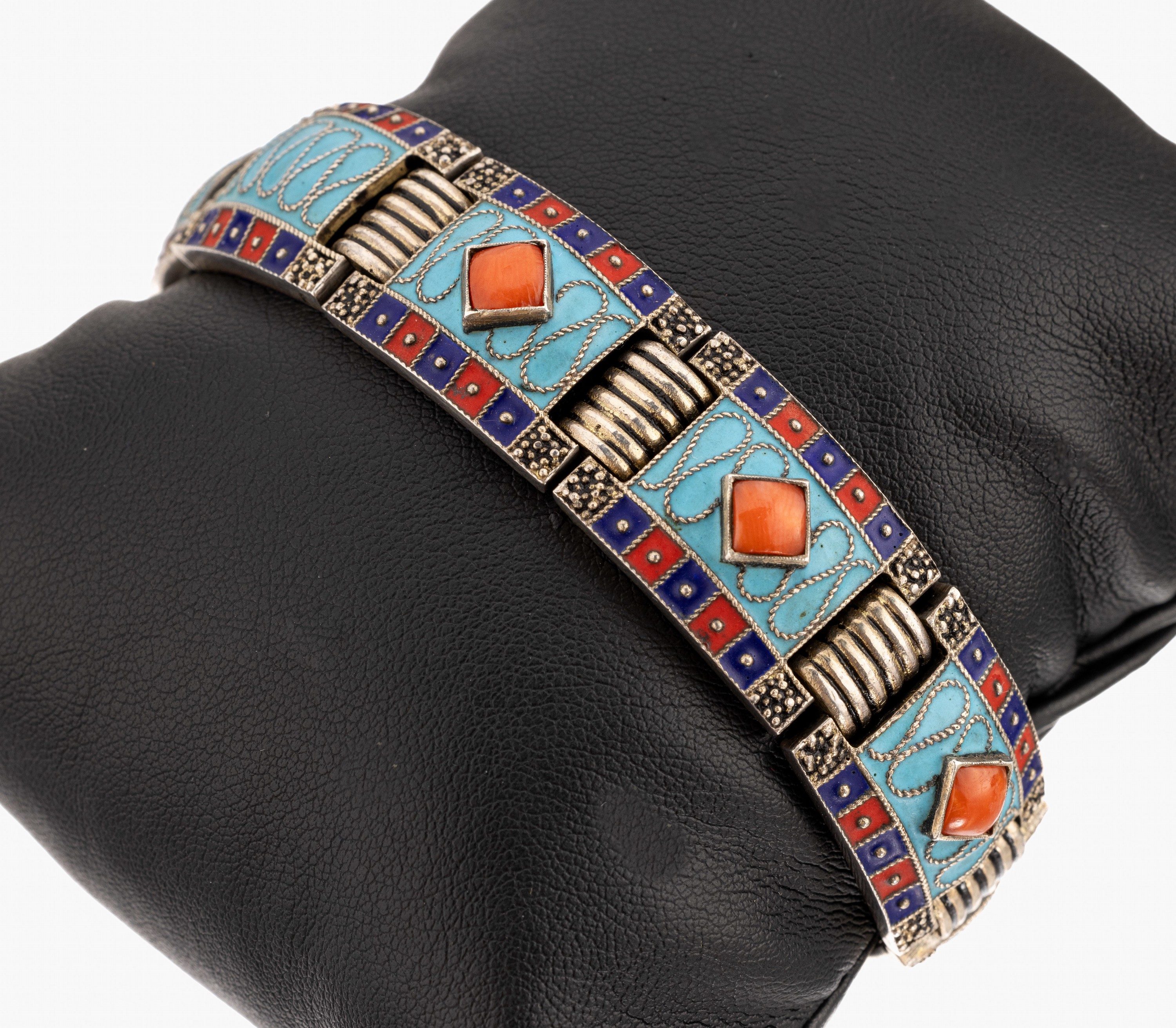 Email-Armband, Silber gepr., wohl 1930er Jahre, grosse Nähe zu Theodor Fahrner, geometrische Formsprache, Email in rot, dunkelblau und hellblau, L. ...