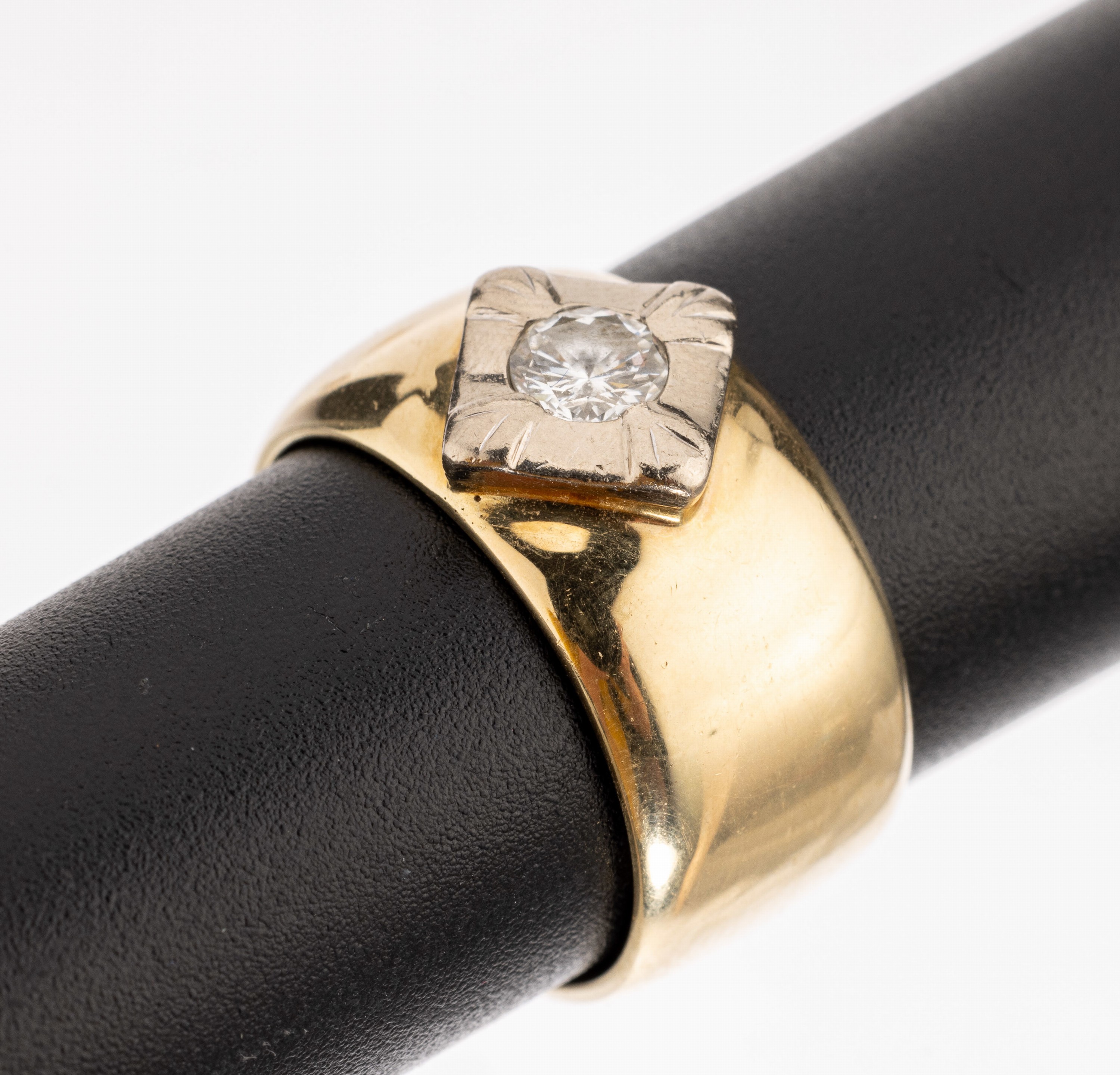 14 kt Gold Brillant-Ring, GG/WG 585/000, in WG gefasster Brillant ca. 0.25 ct Weiss/vs, RW 53, ca. 11.5 g