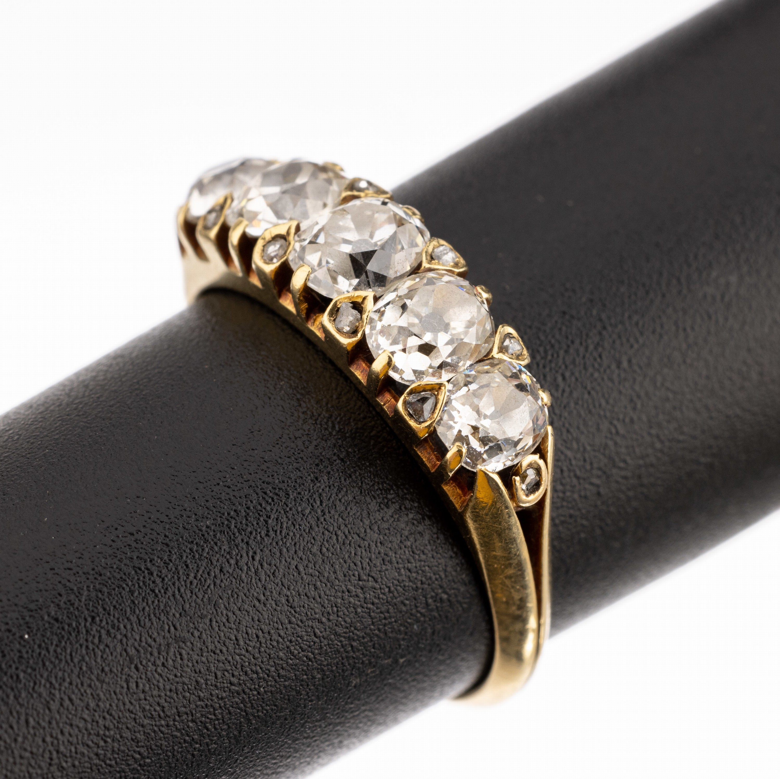 14 kt Gold Diamant-Ring, um 1900, GG 585/000 gepr., 5 Altschliffdiamanten zus. ca. 1.20 ct Weiss/si-p, 8 kl. Diamantrosen, RW 53, ca. 3.2 g