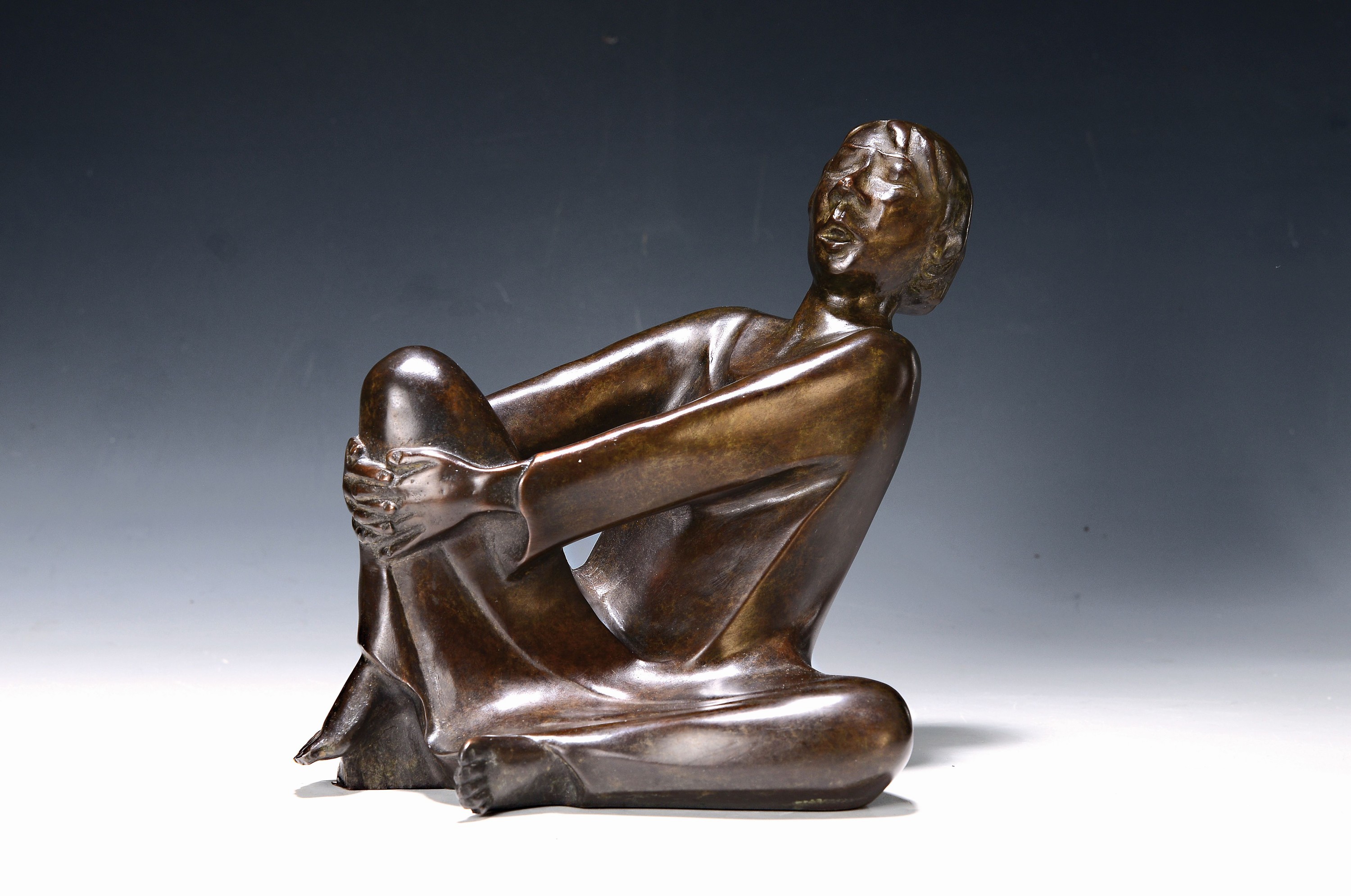 Ernst Barlach, 1870-1938, Der singende Mann, Bronzeguß, sign., num. 867/980, H. ca. 21cm