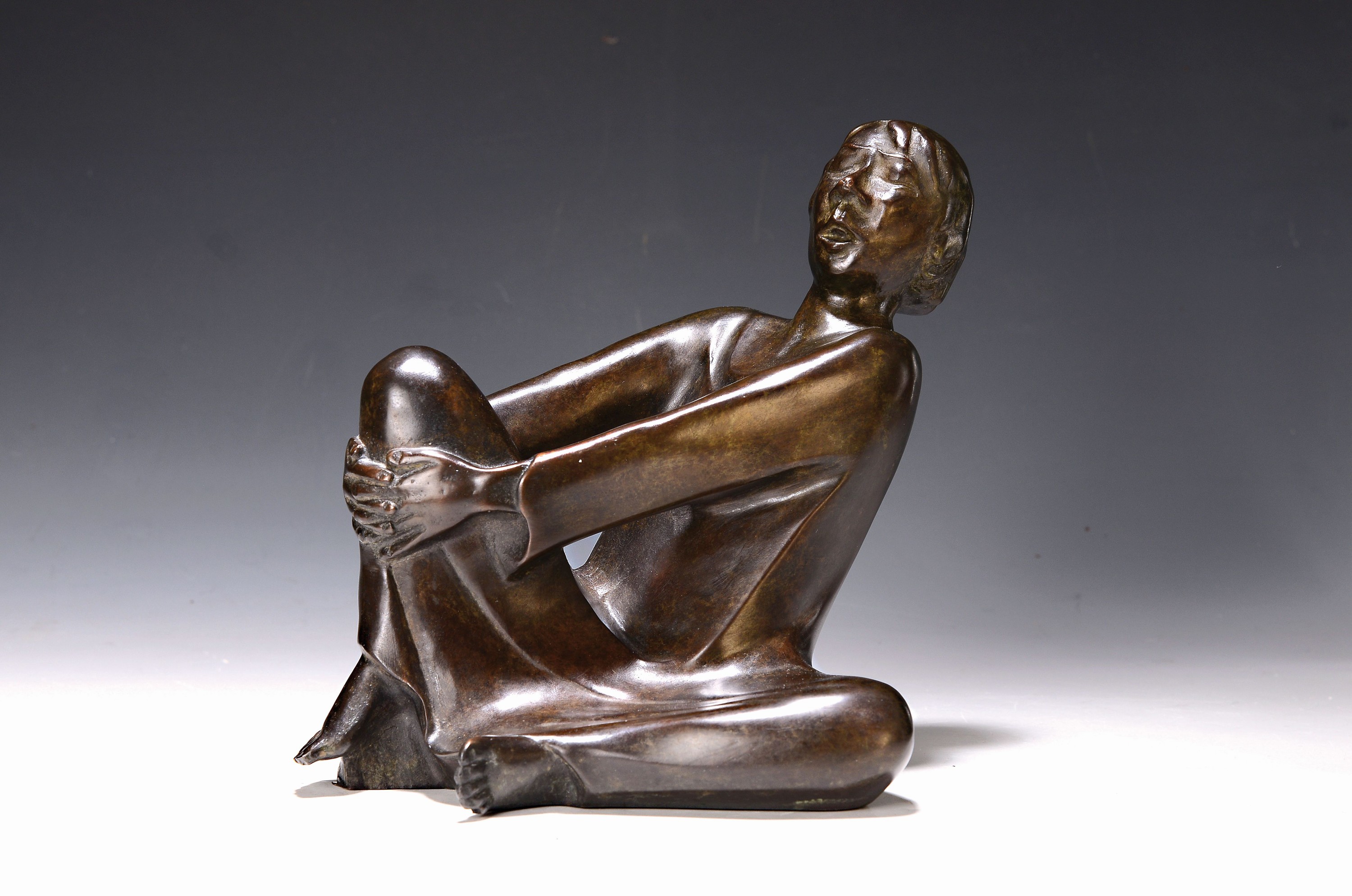Detail k: Ernst Barlach, 1870-1938, Der singende Mann, Bronzeguß, sign., num. 867/980, H. ca. 21cm