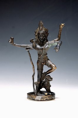 Image Skulptur der Göttin Shiva, Nordindien, um 1900, Bronzeguß, vierarmige ...